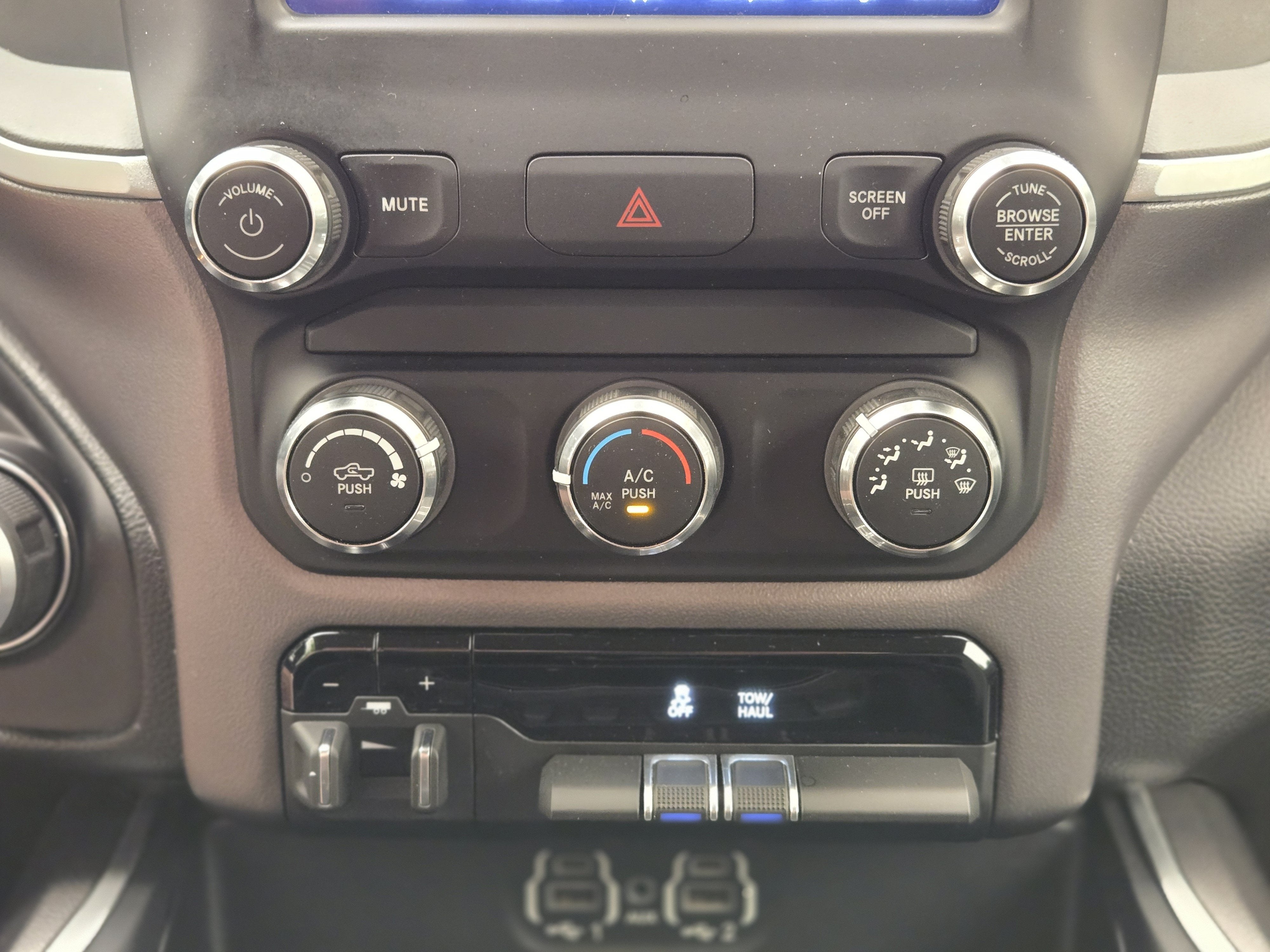 2020 RAM 1500 Big Horn Quad Cab 4x4 6'4" Box