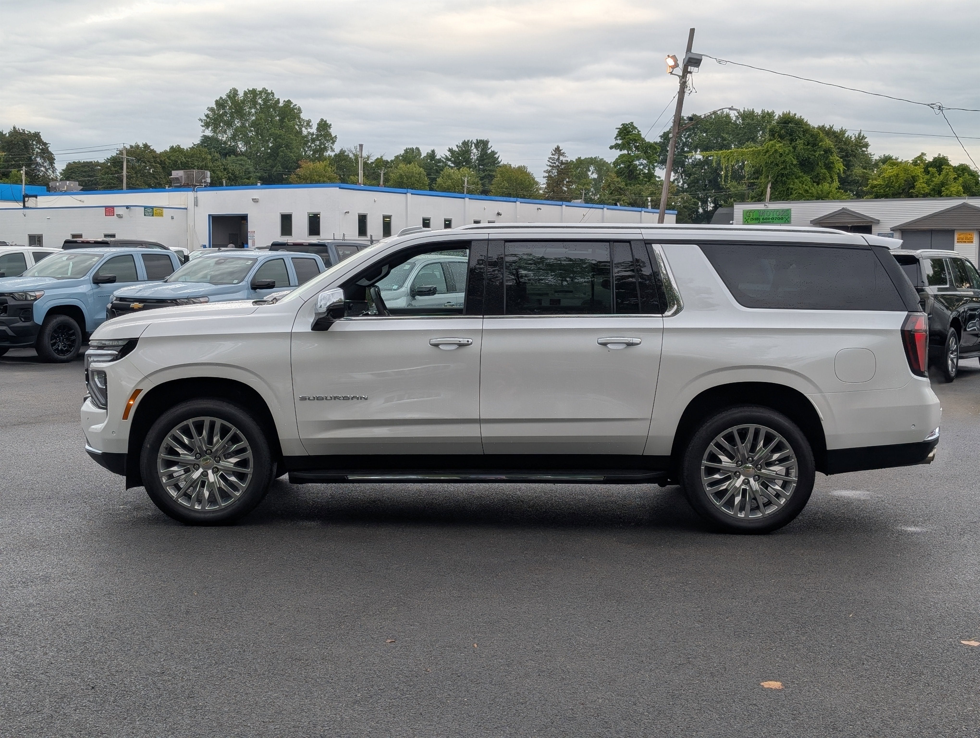2025 Chevrolet Suburban Premier