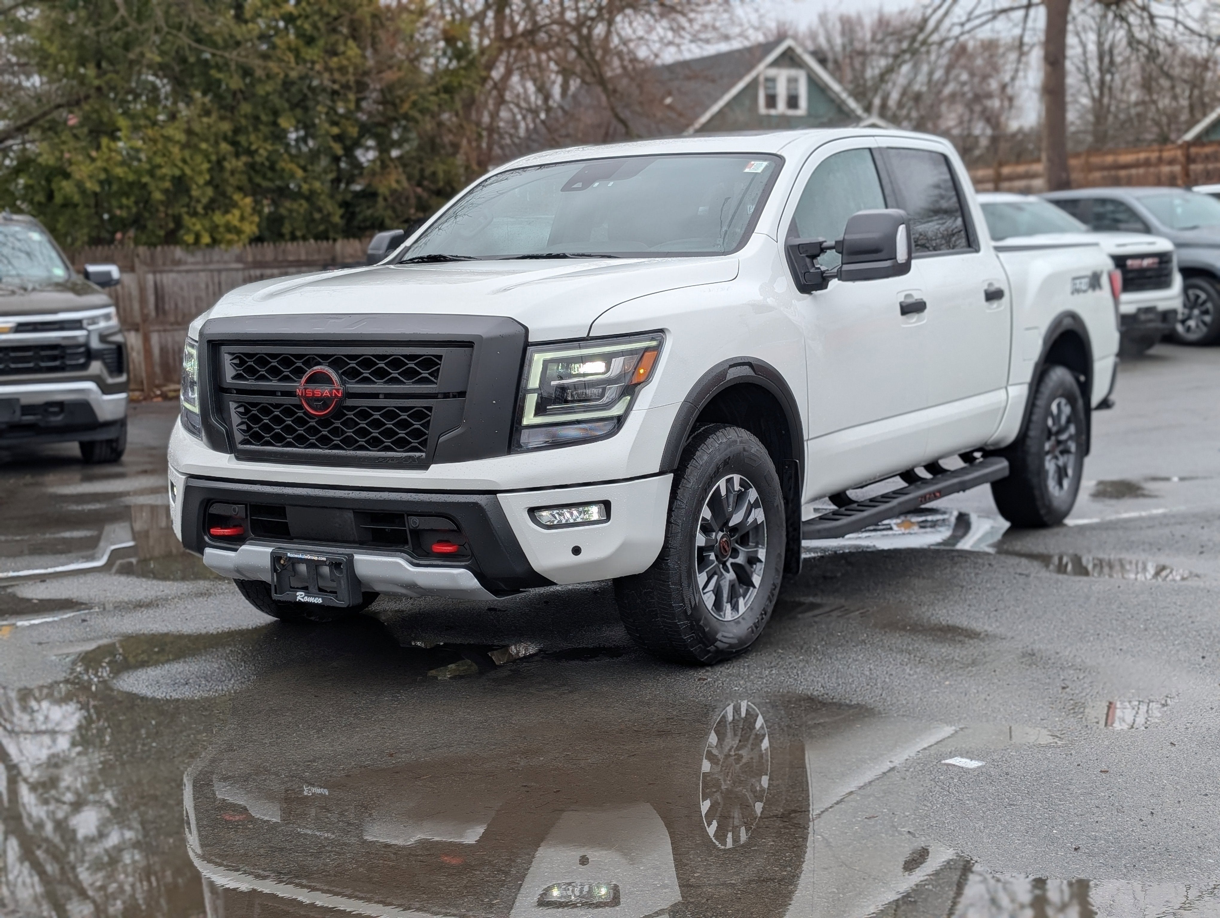 2024 Nissan TITAN Crew Cab PRO-4X 4x4