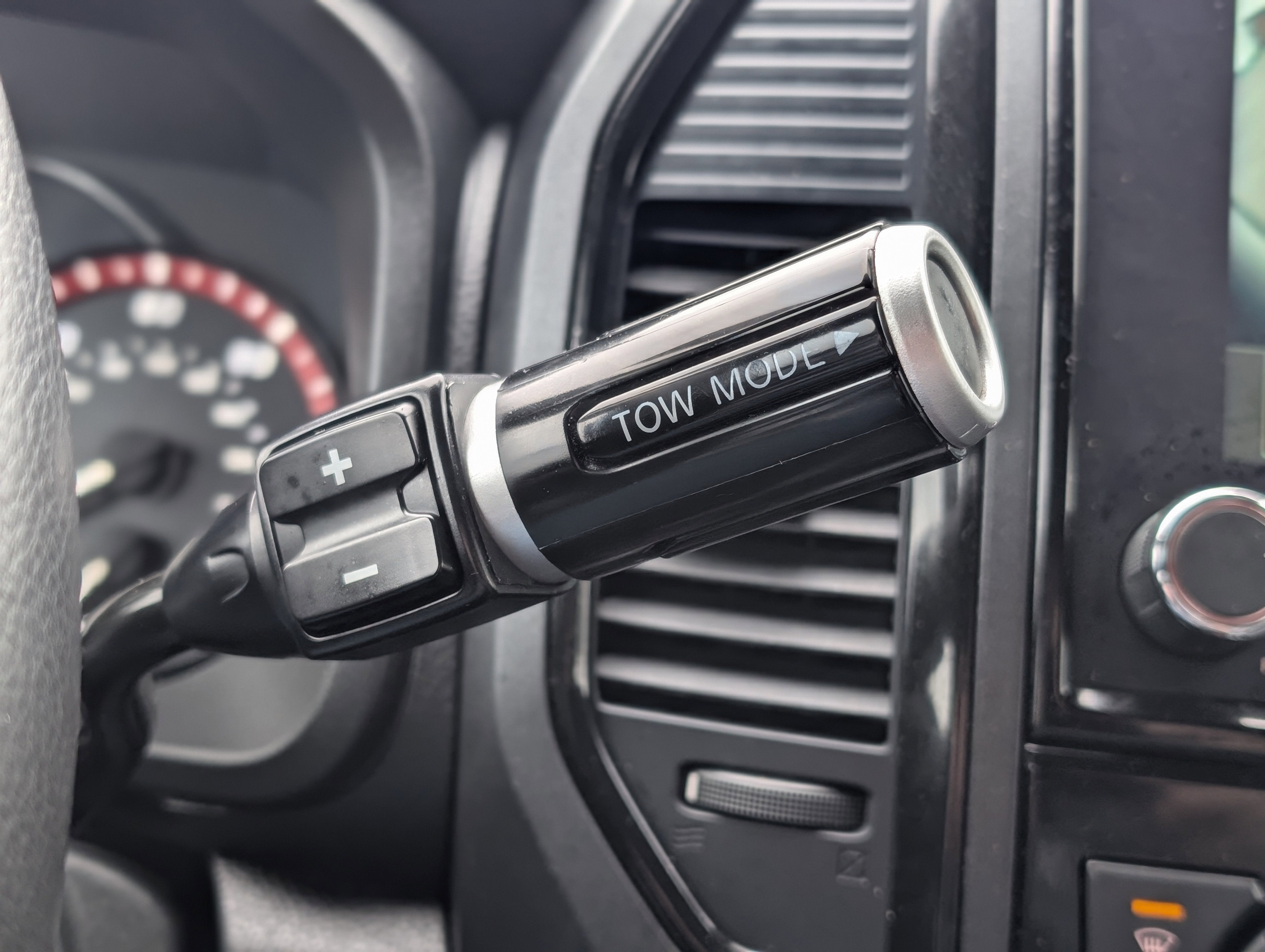 2024 Nissan TITAN Crew Cab PRO-4X 4x4