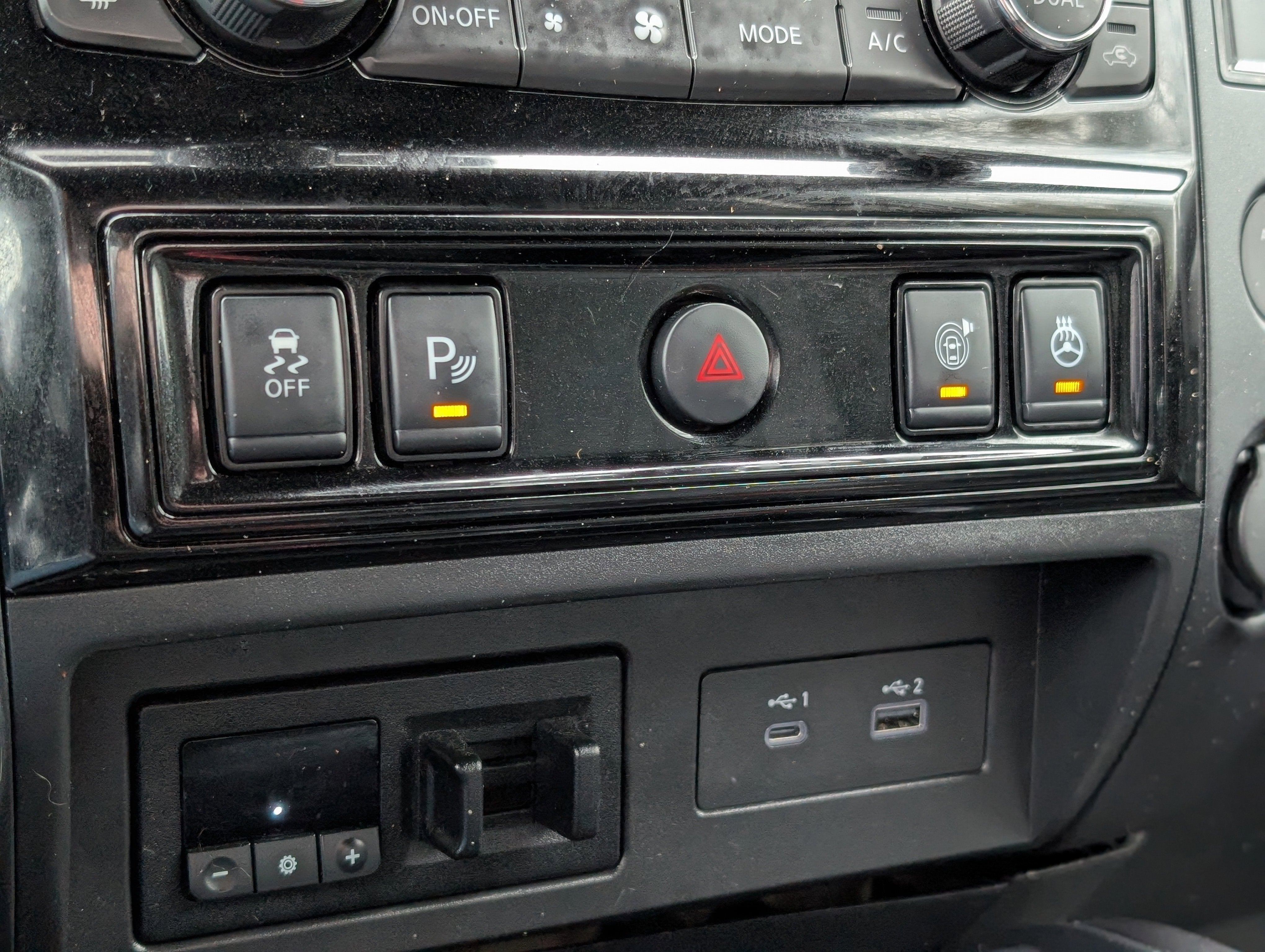 2024 Nissan TITAN Crew Cab PRO-4X 4x4