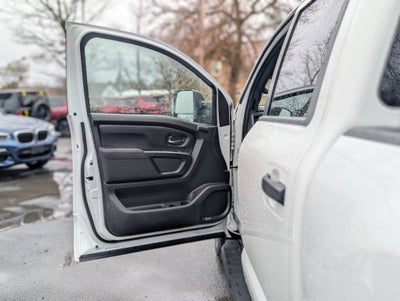 2024 Nissan TITAN Crew Cab PRO-4X 4x4