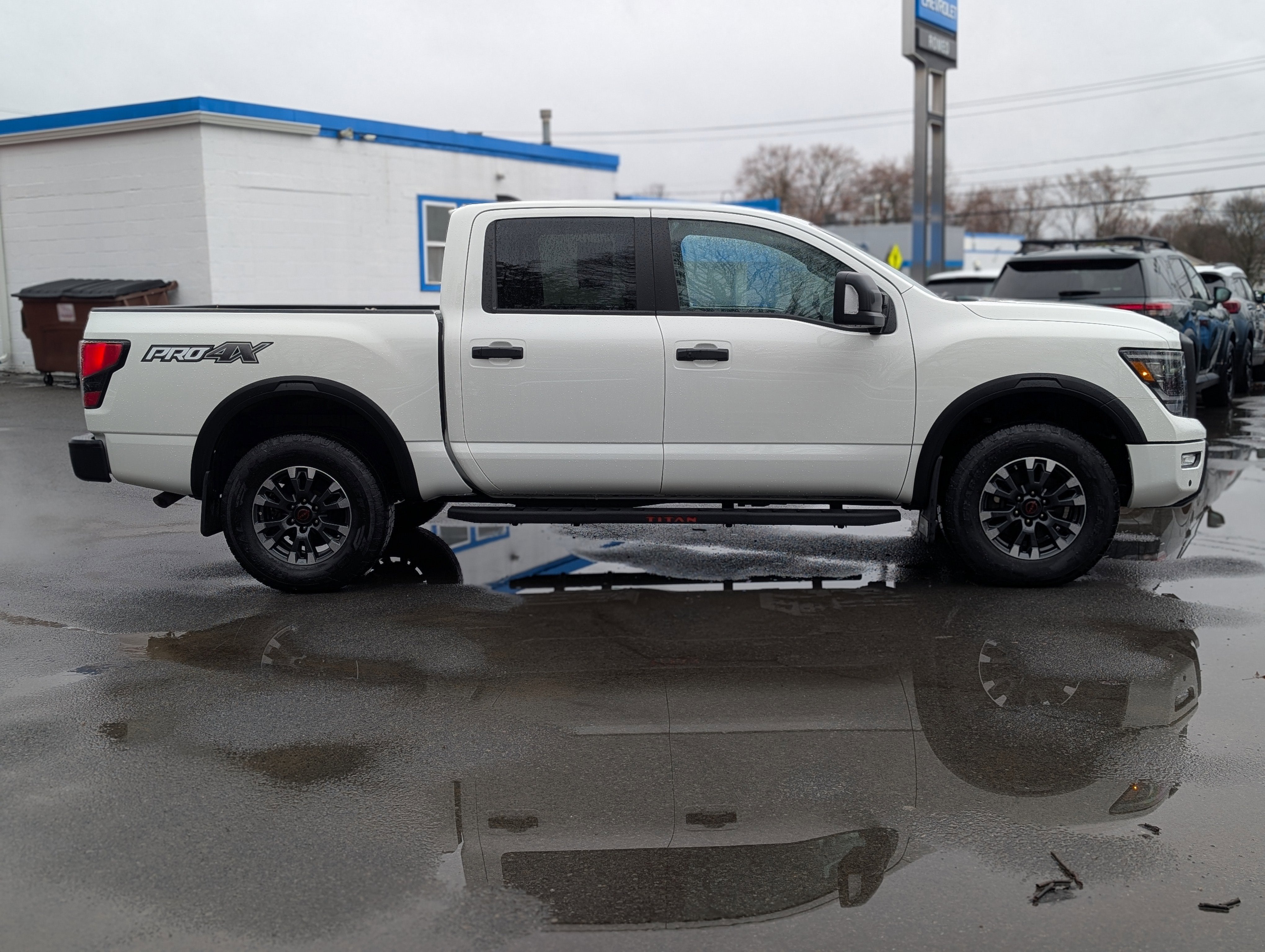2024 Nissan TITAN Crew Cab PRO-4X 4x4