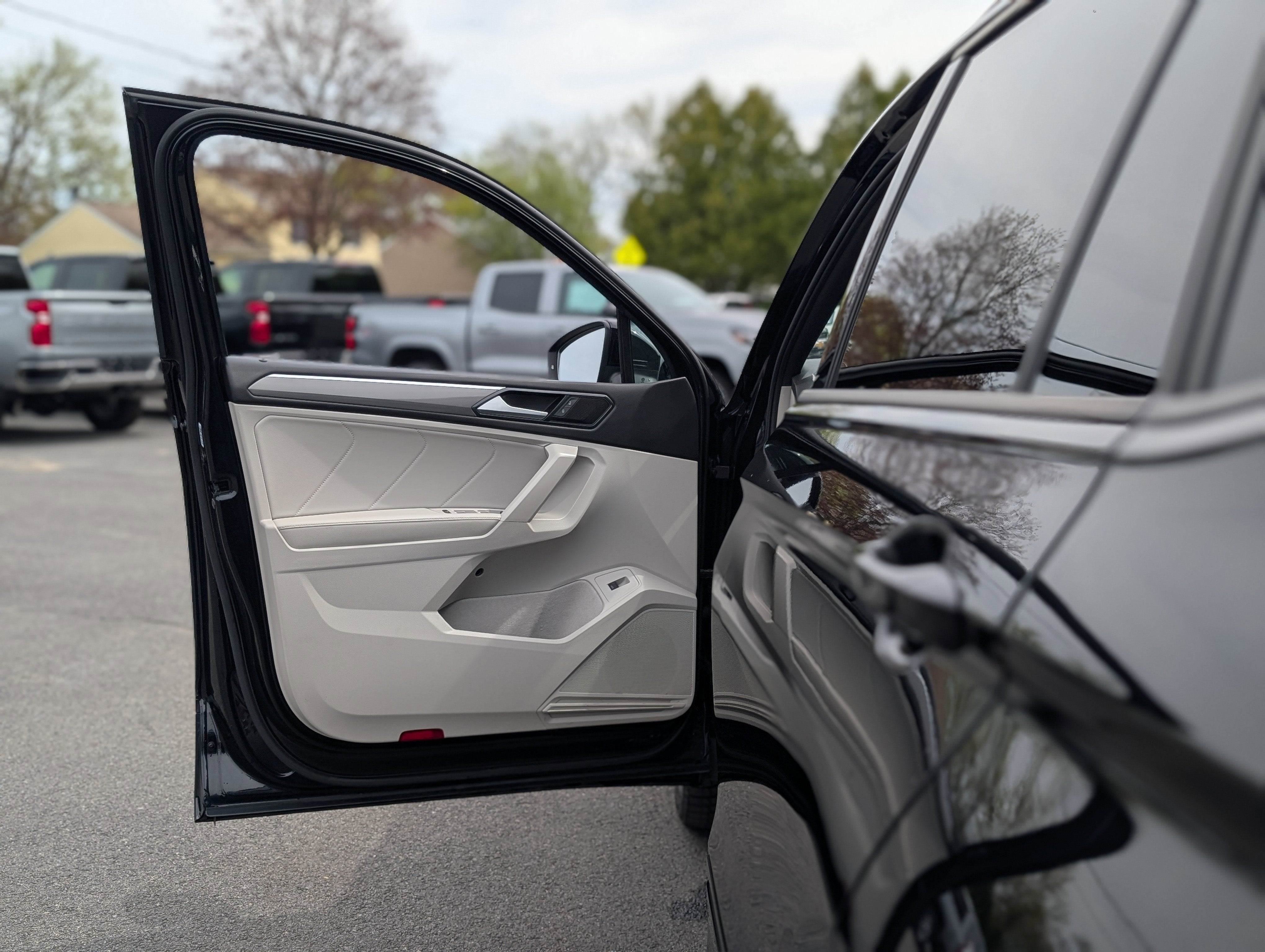 2022 Volkswagen Tiguan 2.0T SE R-Line Black