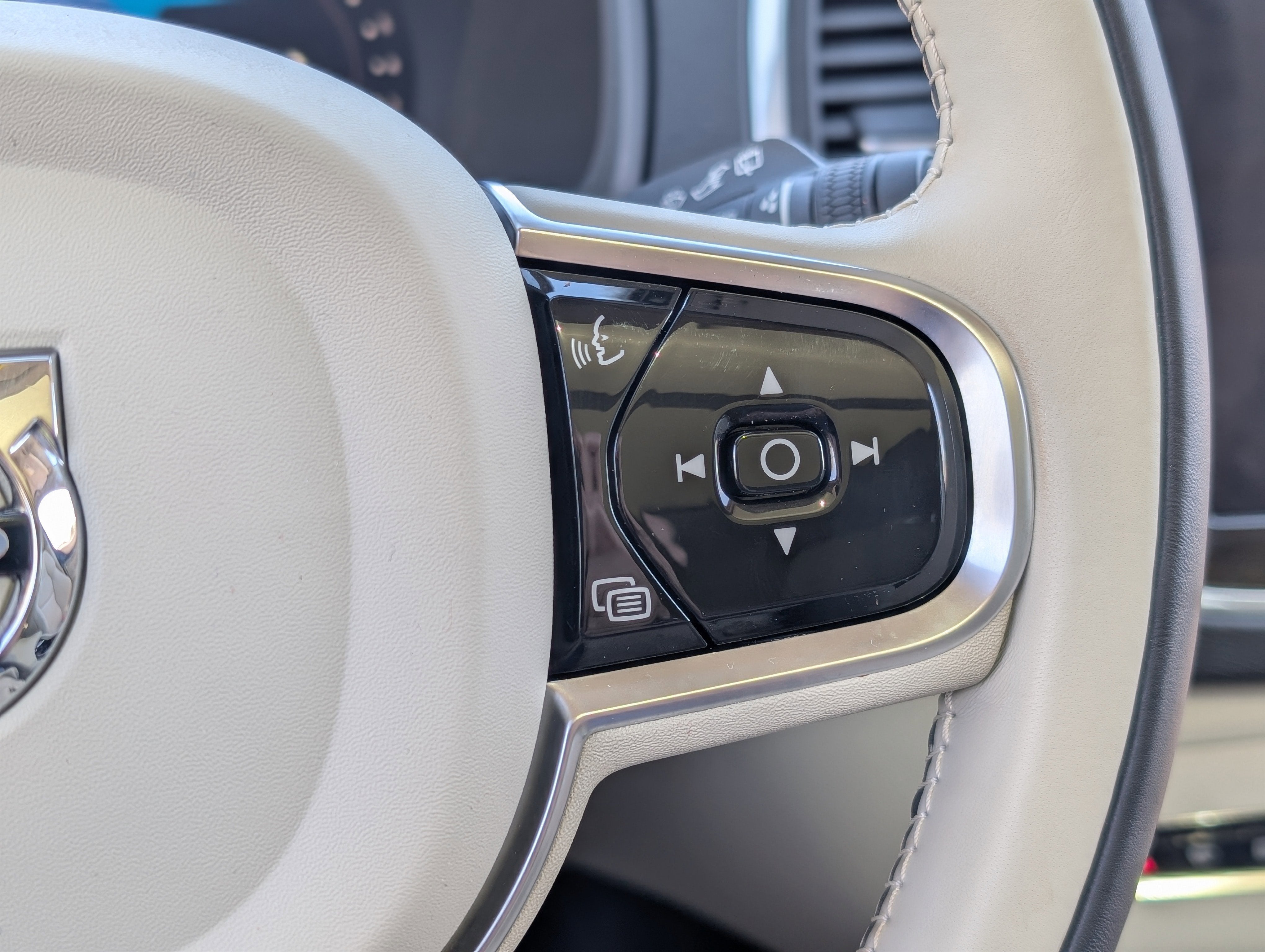 2023 Volvo XC90 B5 Core