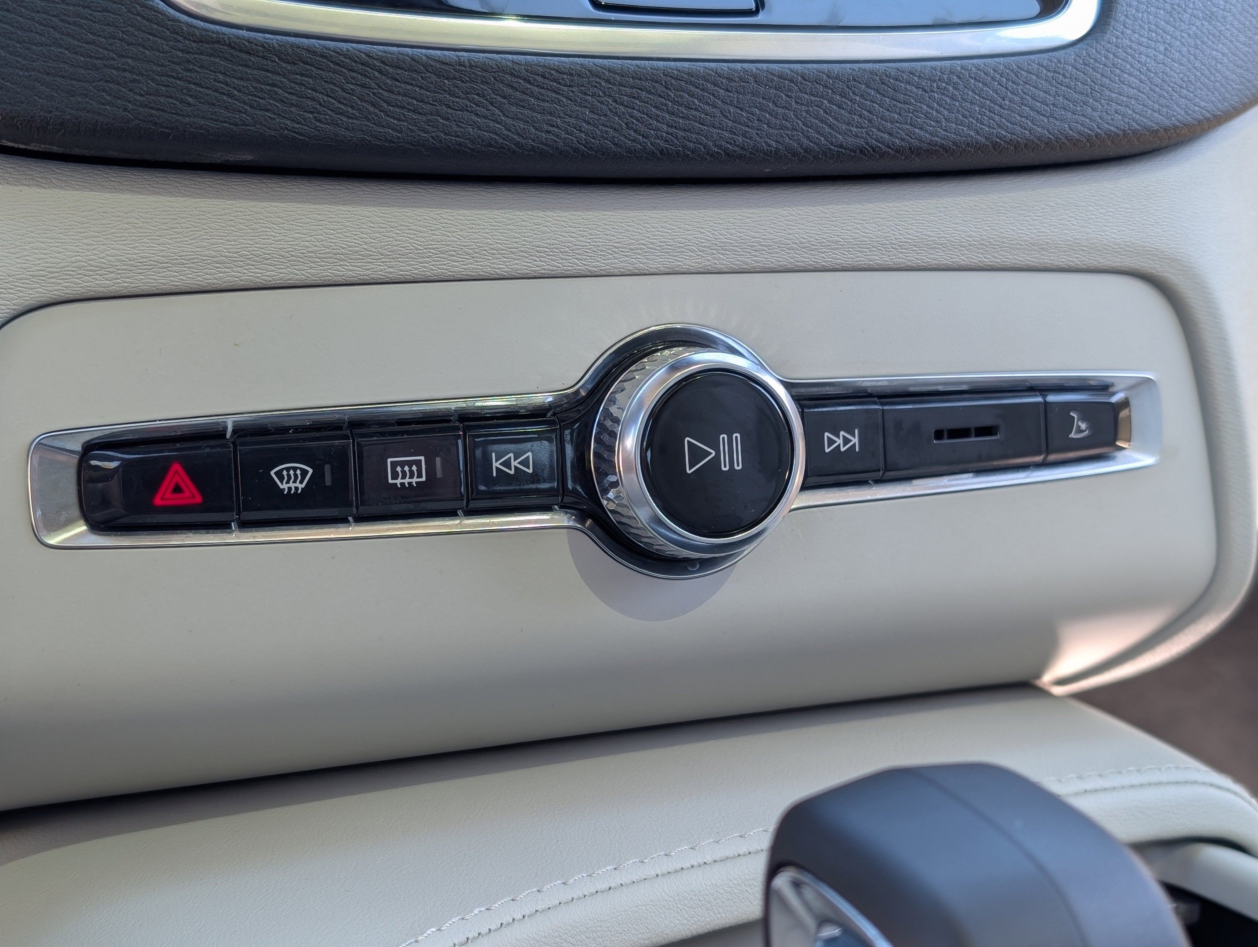 2023 Volvo XC90 B5 Core