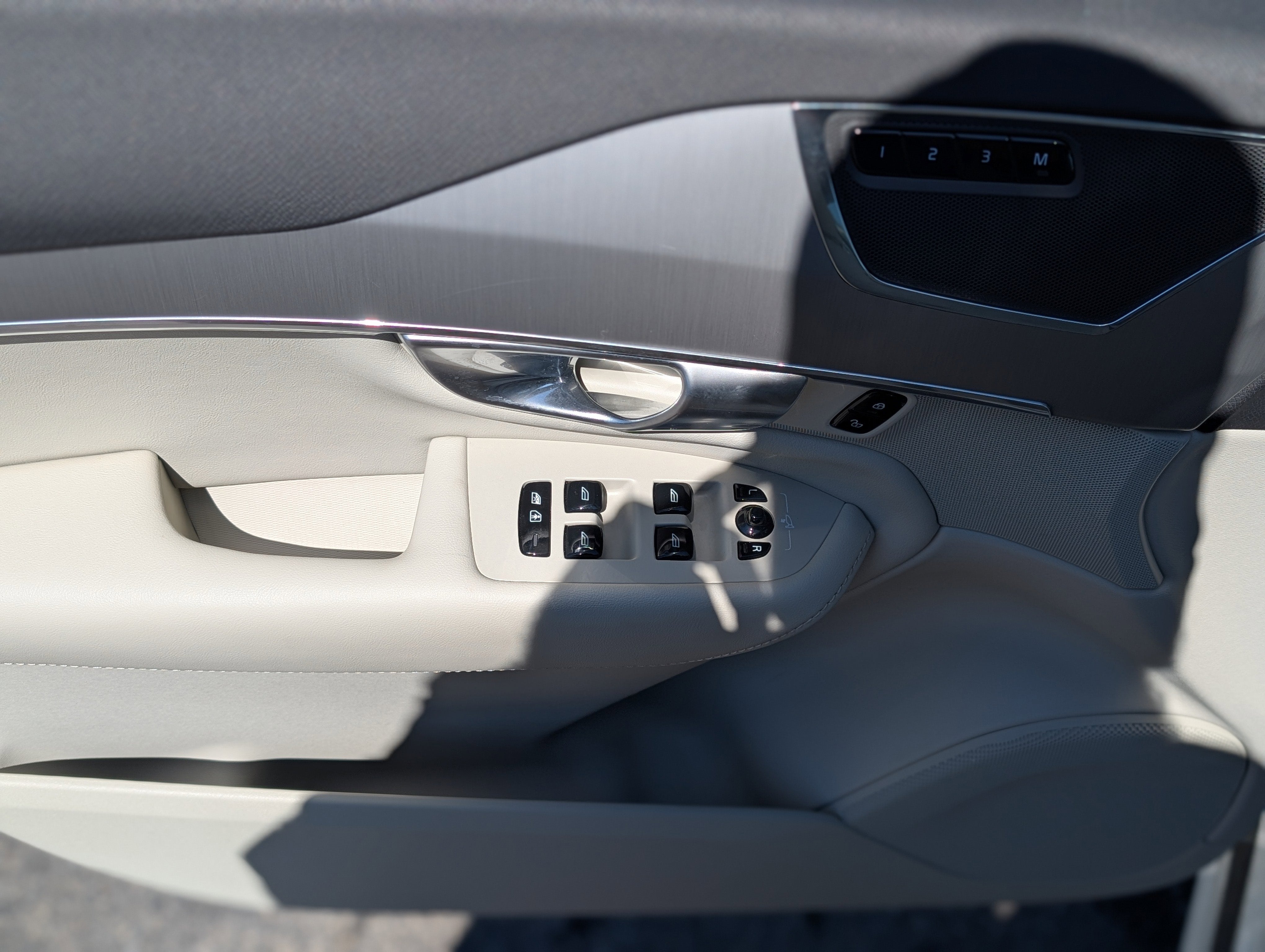 2023 Volvo XC90 B5 Core