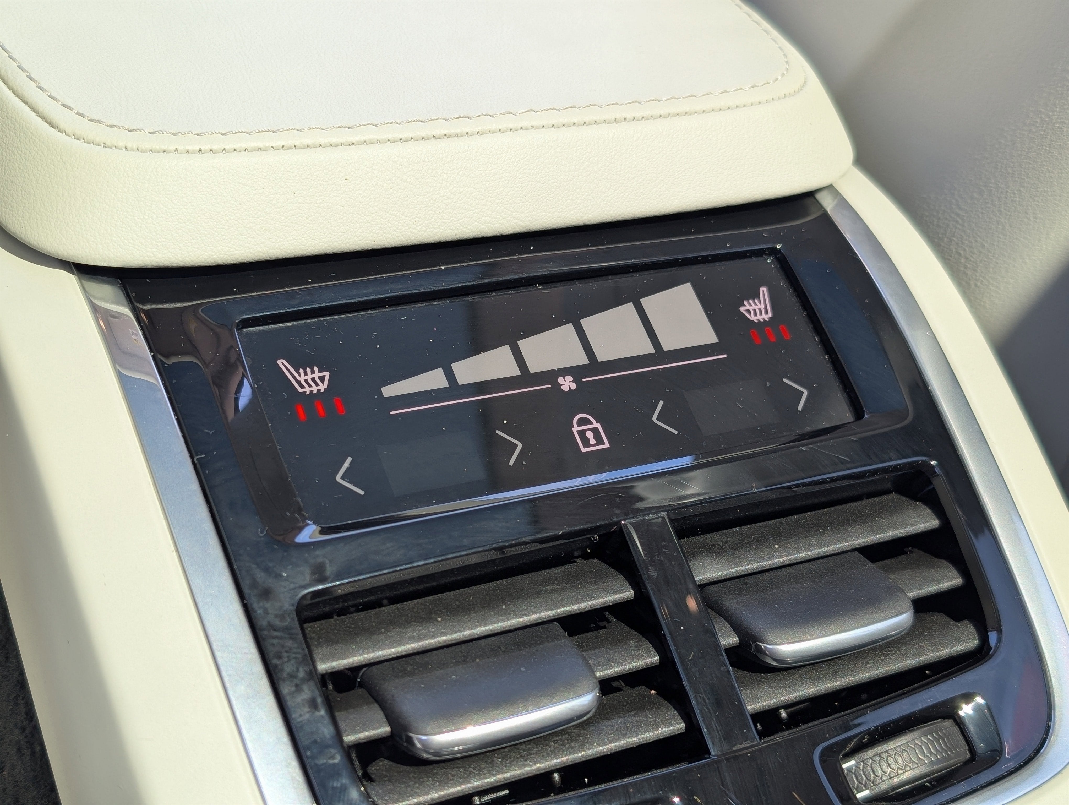 2023 Volvo XC90 B5 Core