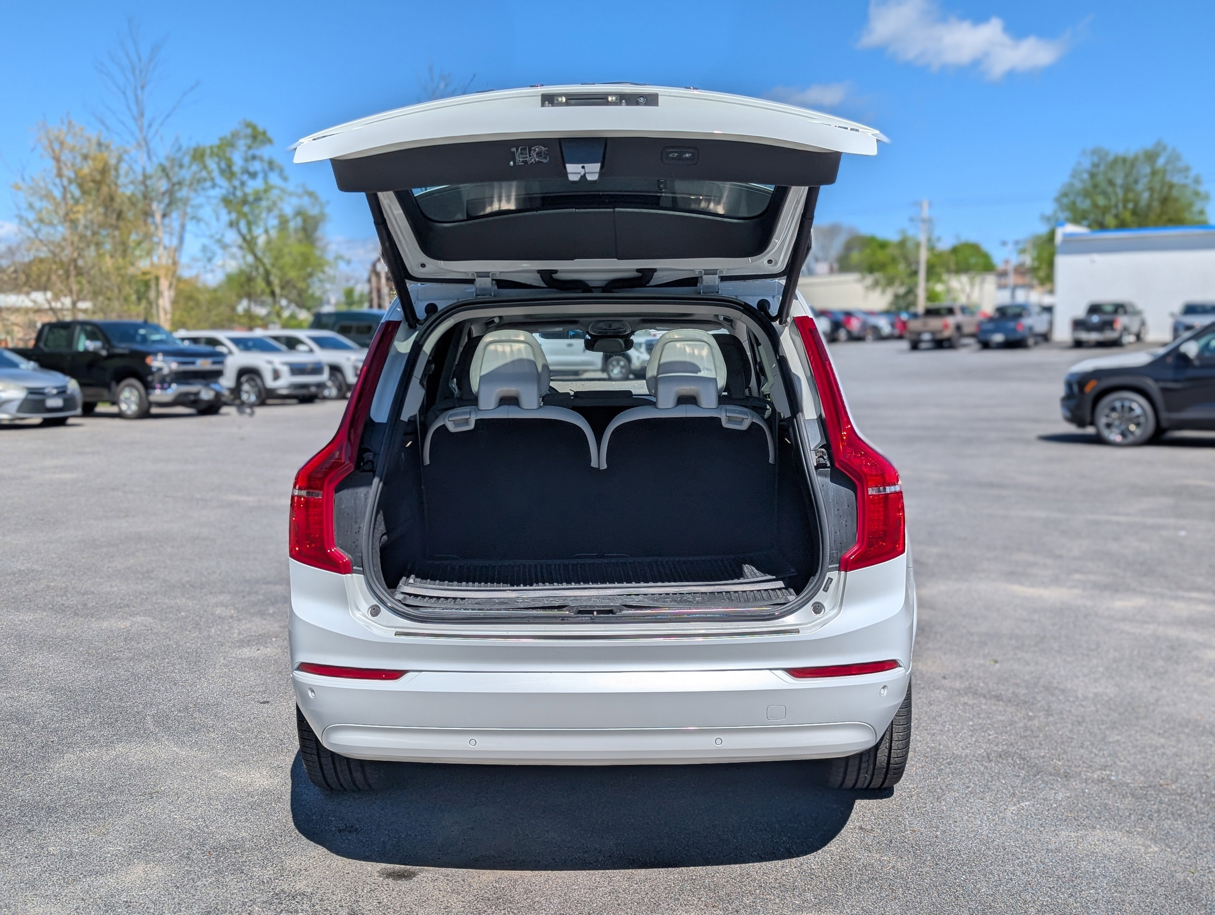 2023 Volvo XC90 B5 Core