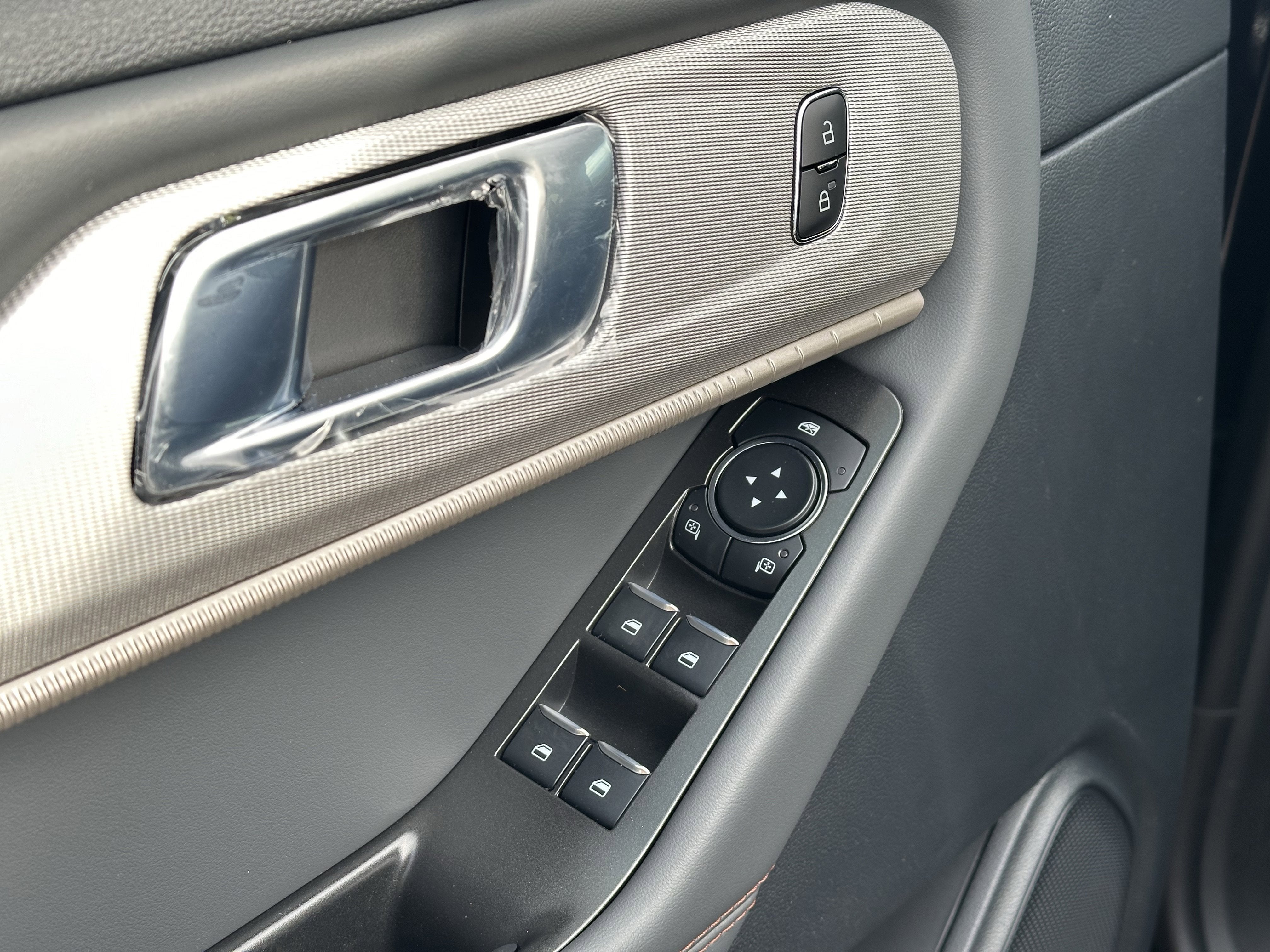 2026 Ford Explorer Active w/100A Pkg