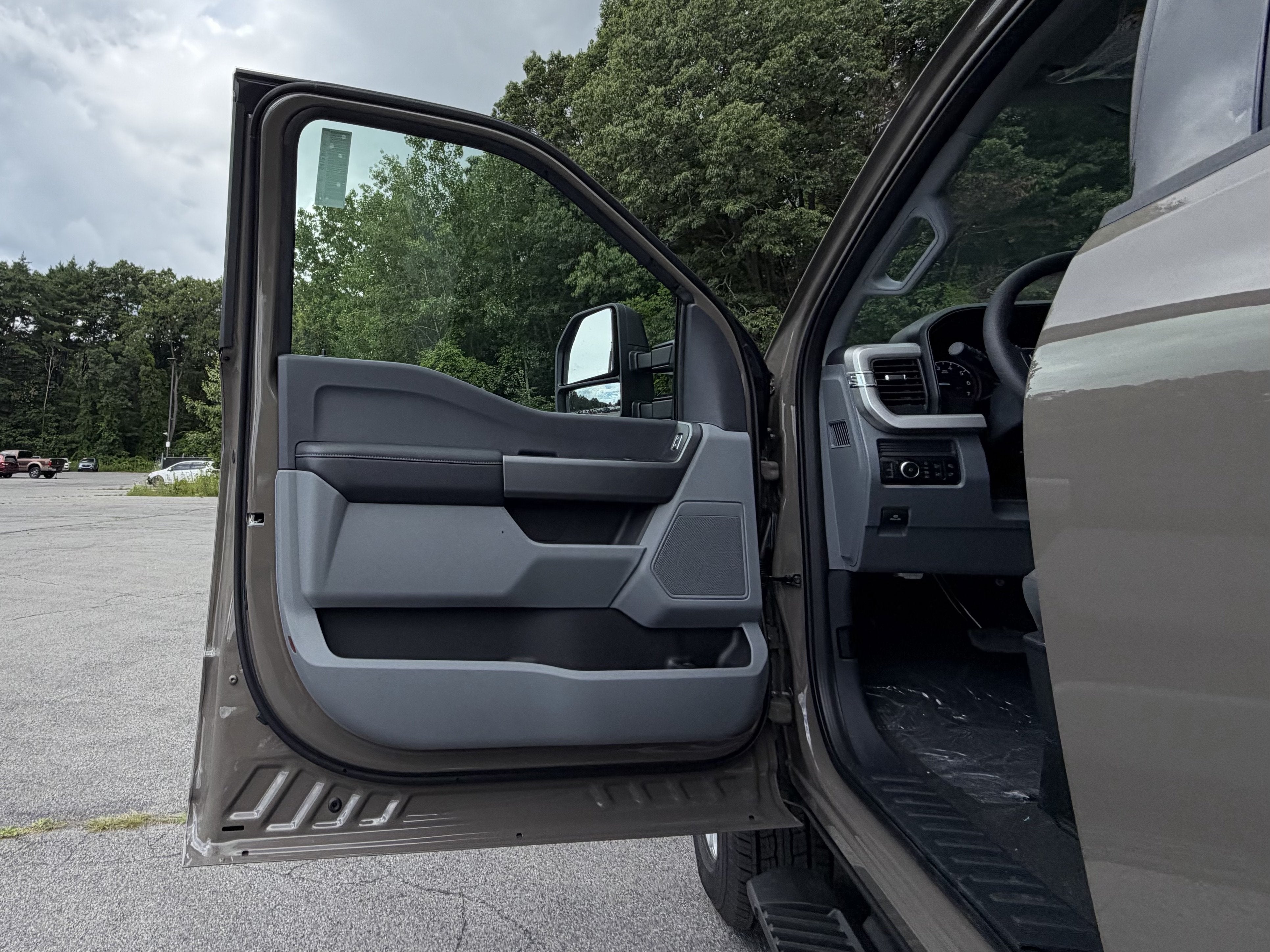 2026 Ford Super Duty F-350 SRW XLT