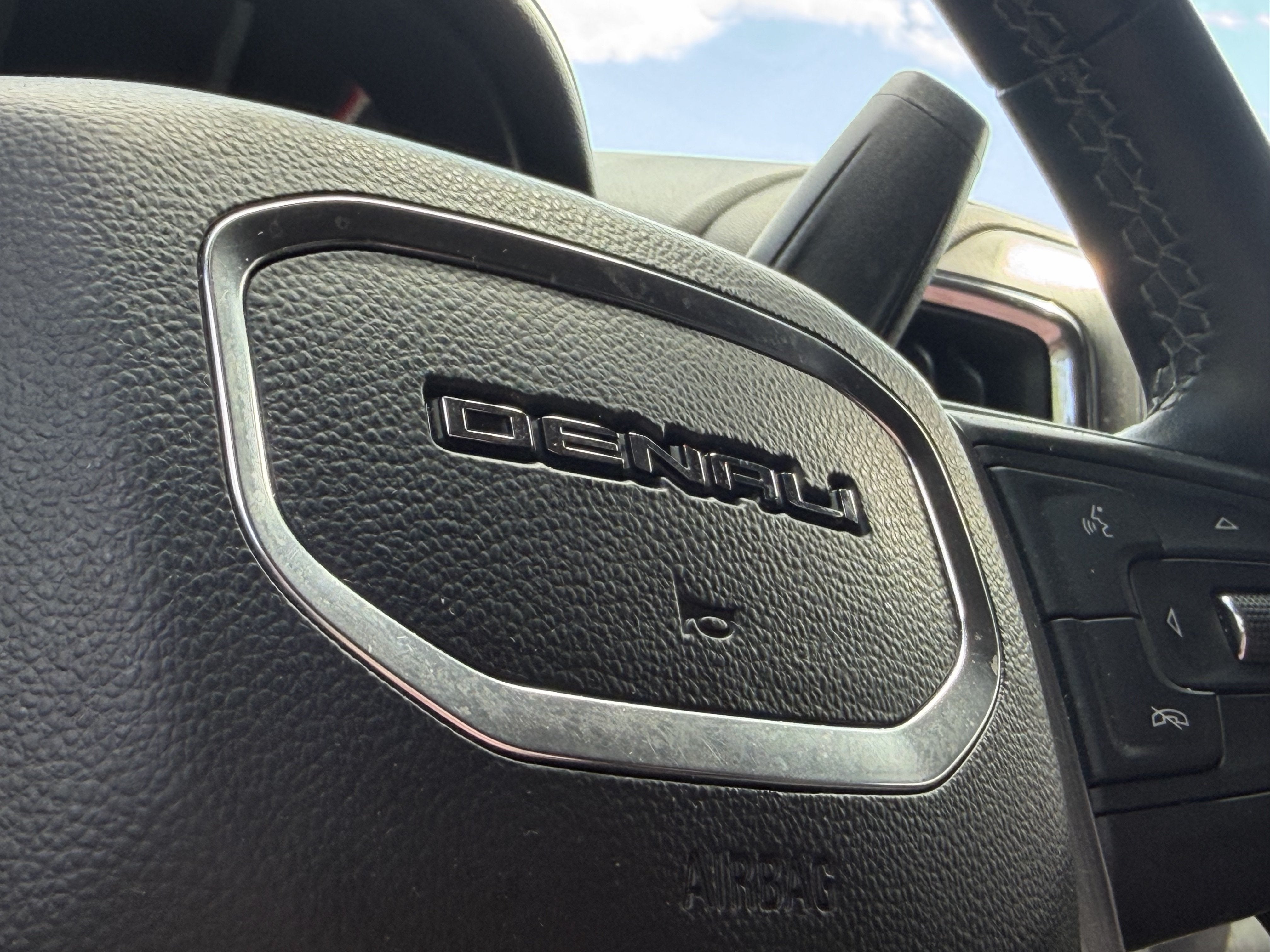 2023 GMC Sierra 2500HD Denali