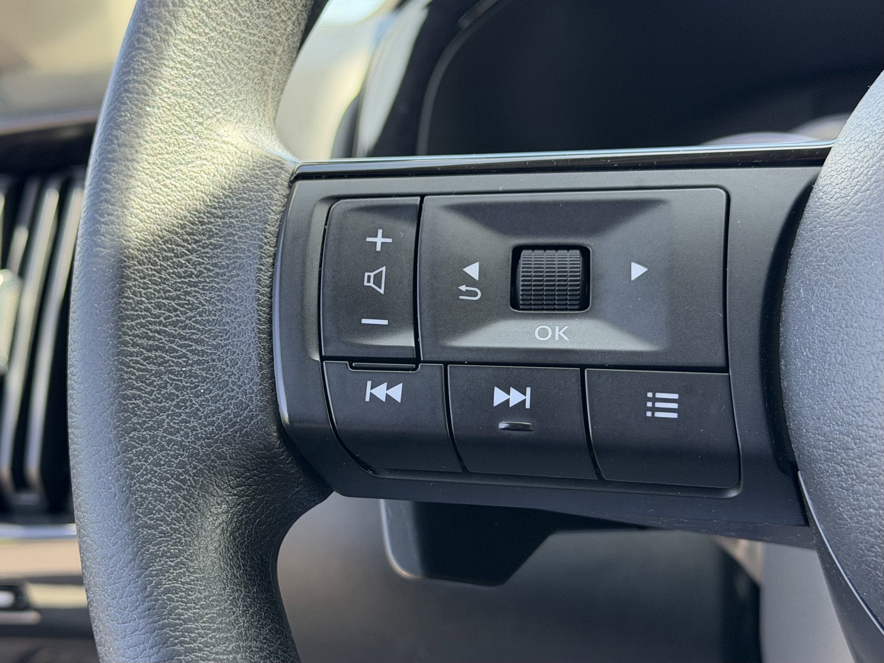 2022 Nissan Pathfinder S