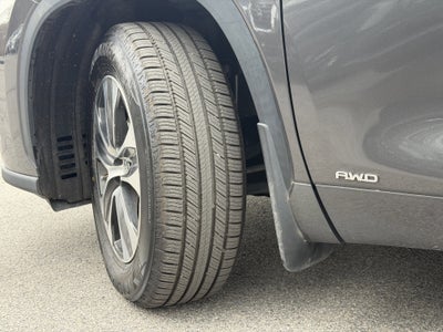 2022 Toyota Highlander Hybrid XLE