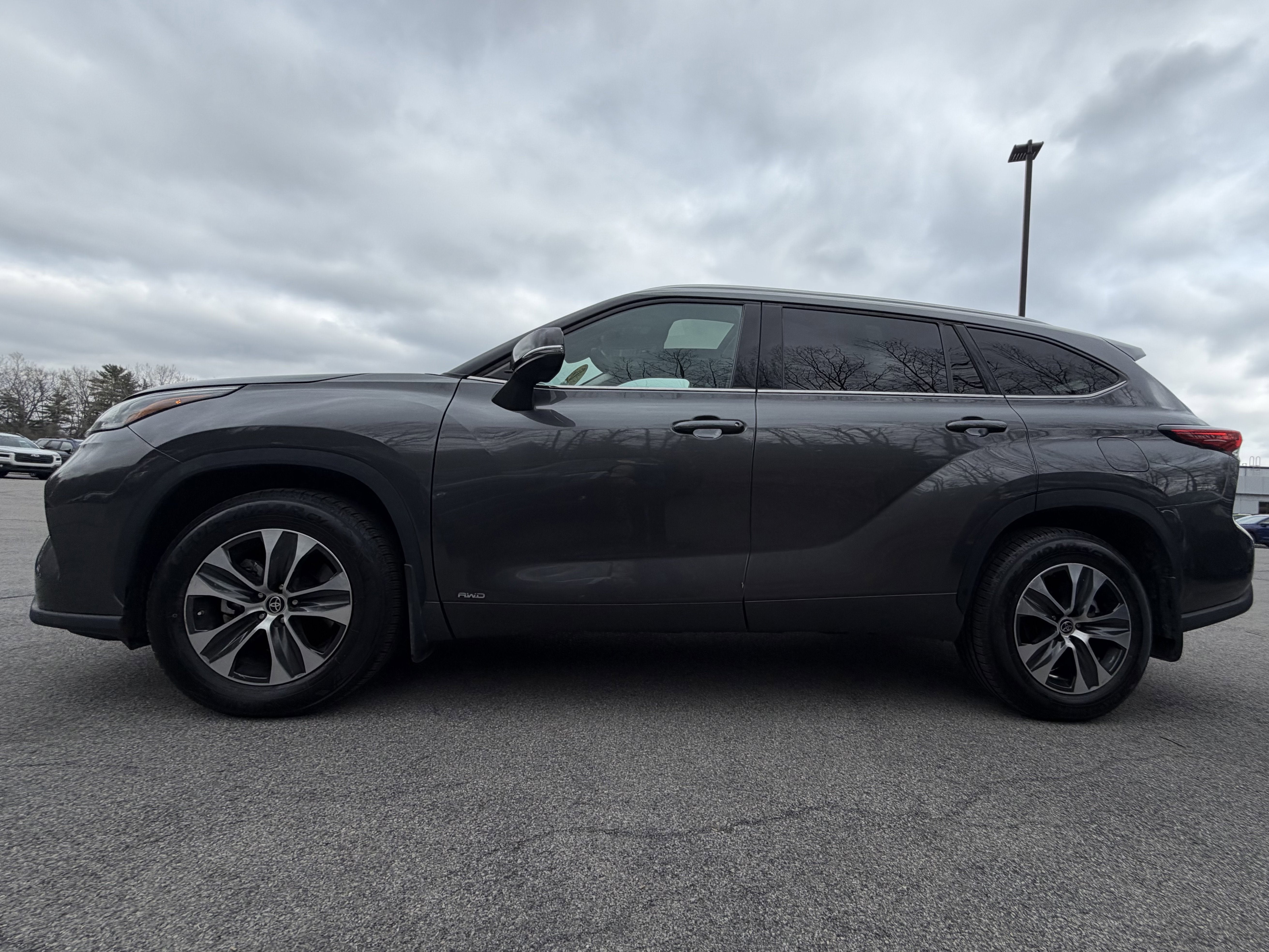 2022 Toyota Highlander Hybrid XLE