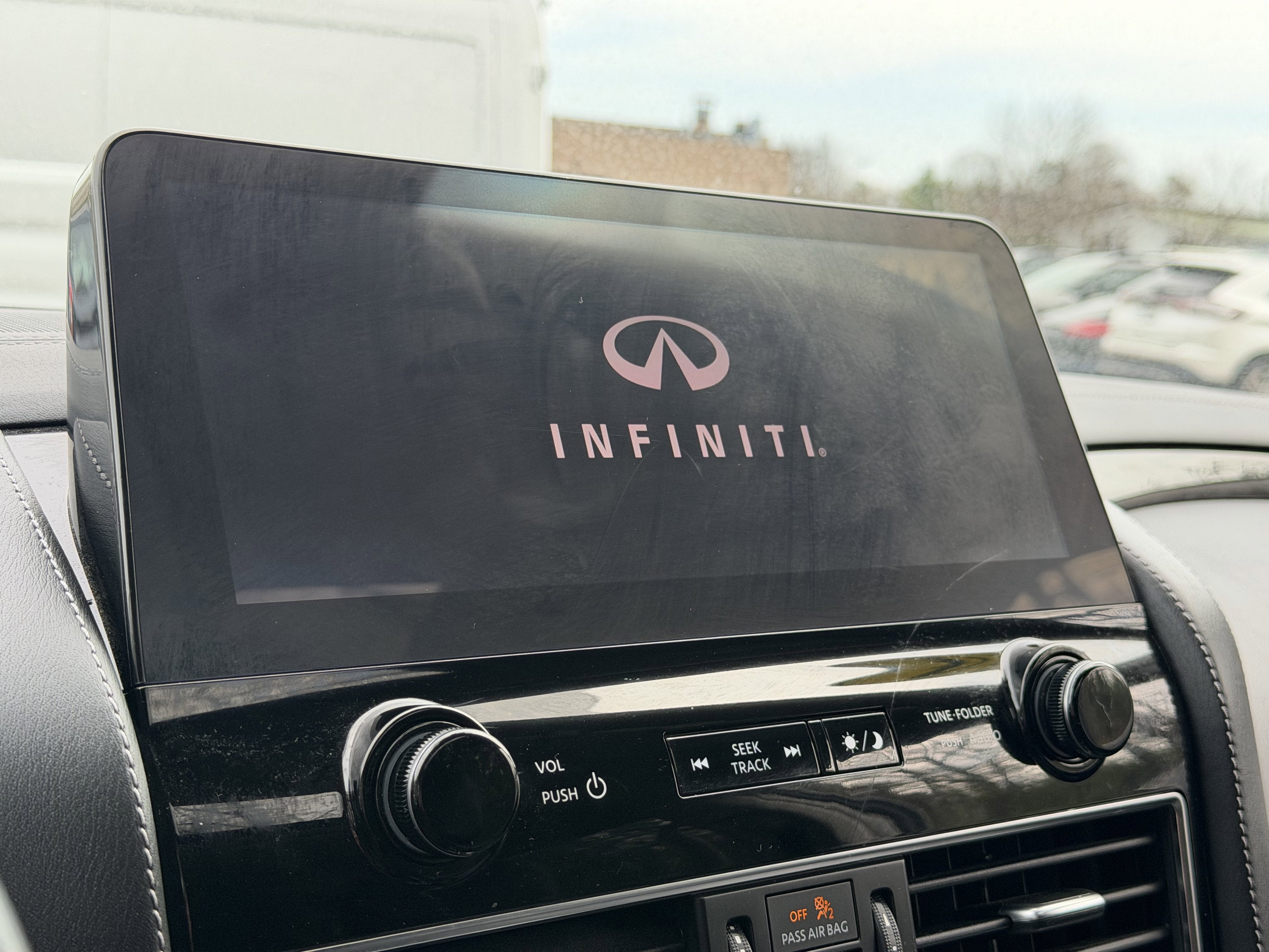 2024 INFINITI QX80 LUXE