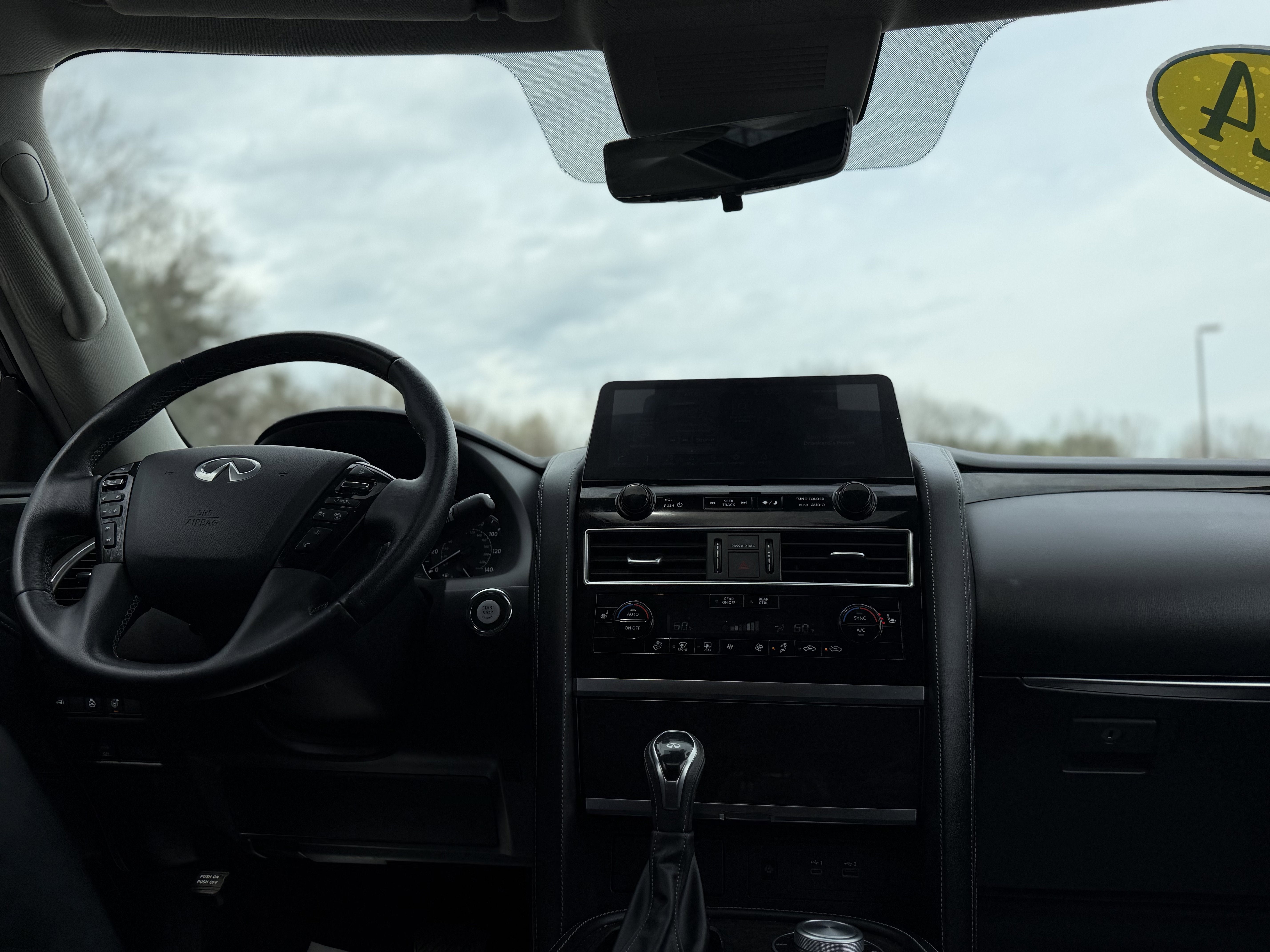 2024 INFINITI QX80 LUXE