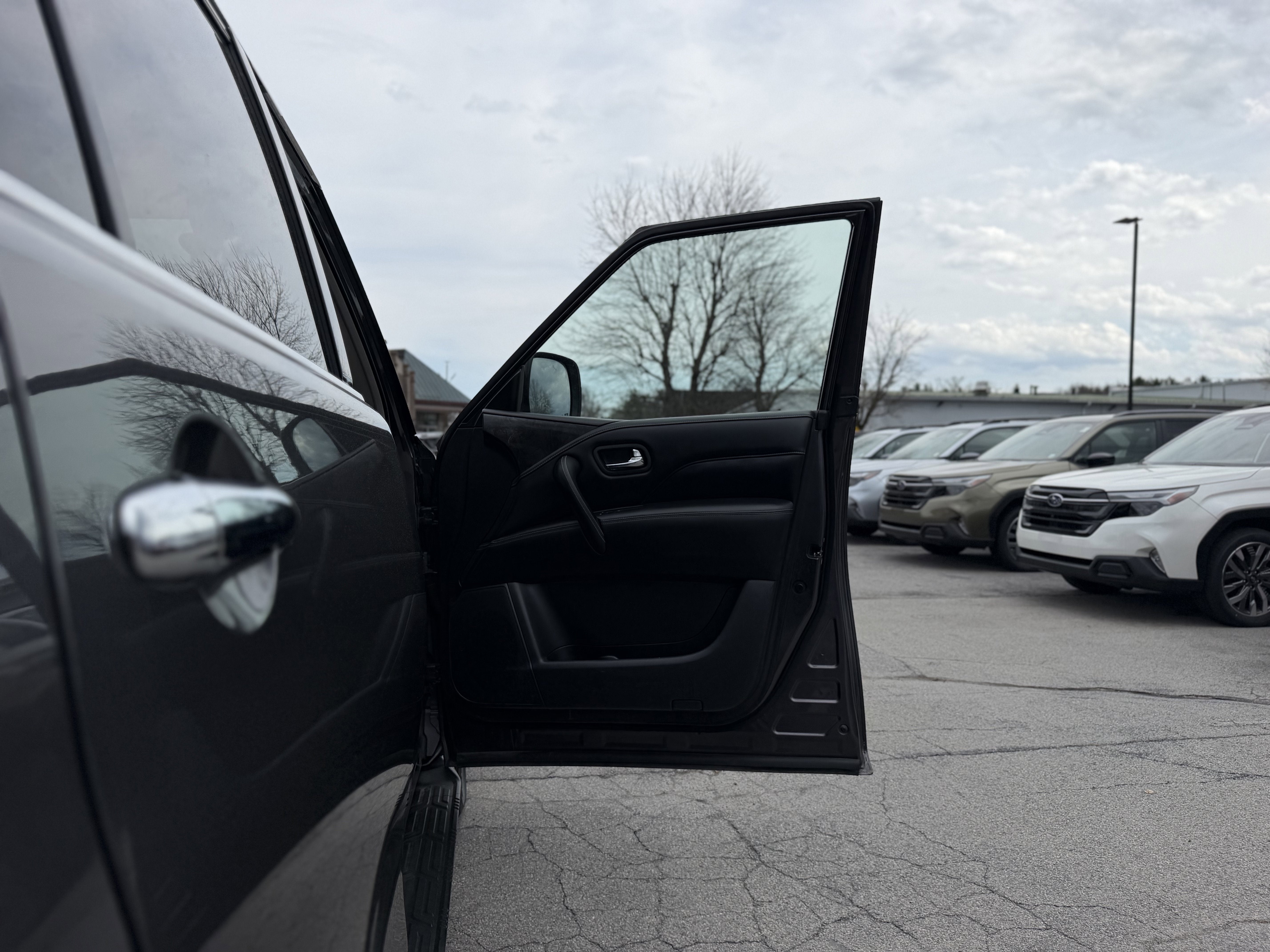 2024 INFINITI QX80 LUXE