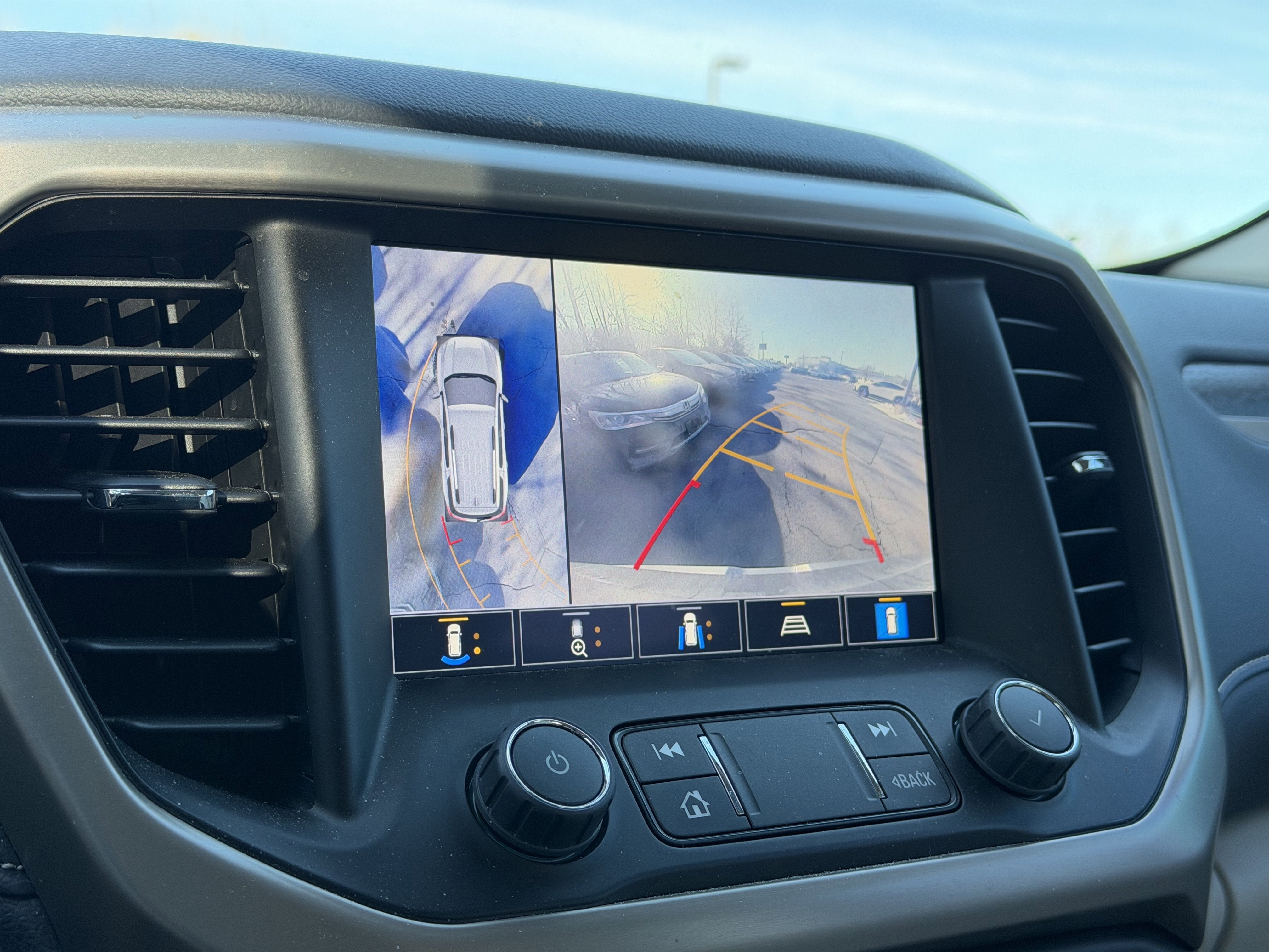 2023 GMC Acadia Denali