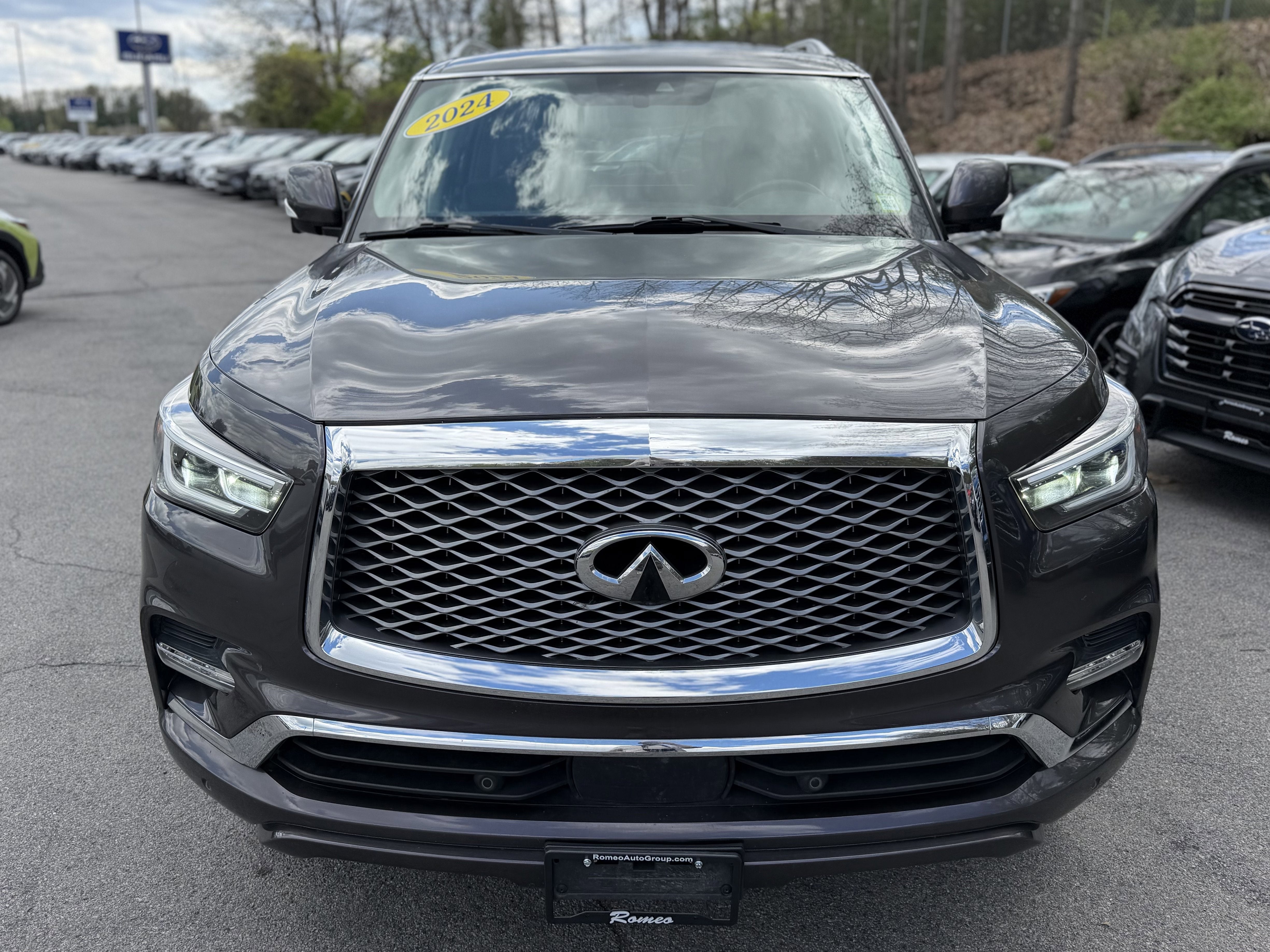 2024 INFINITI QX80 LUXE