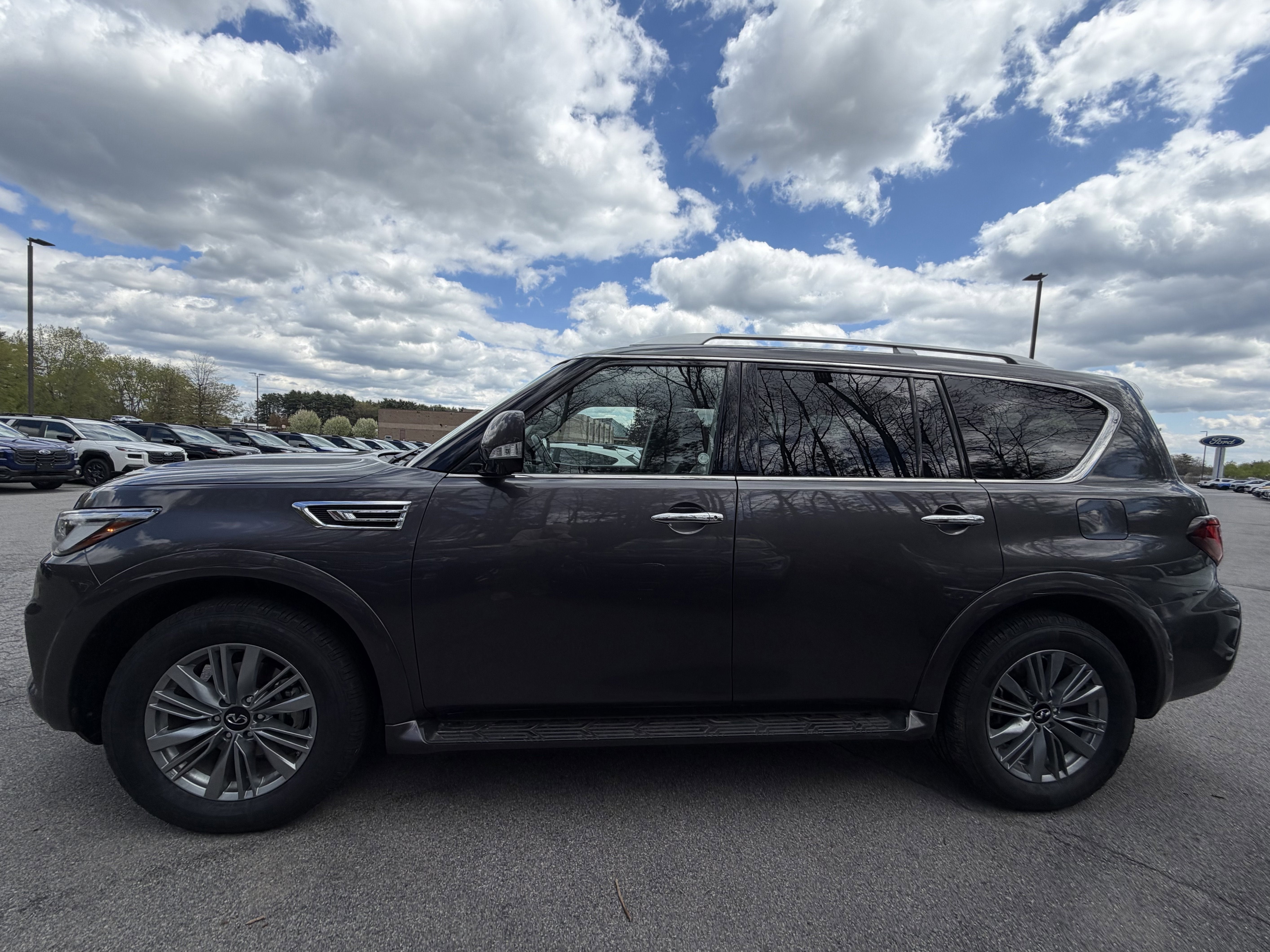 2024 INFINITI QX80 LUXE