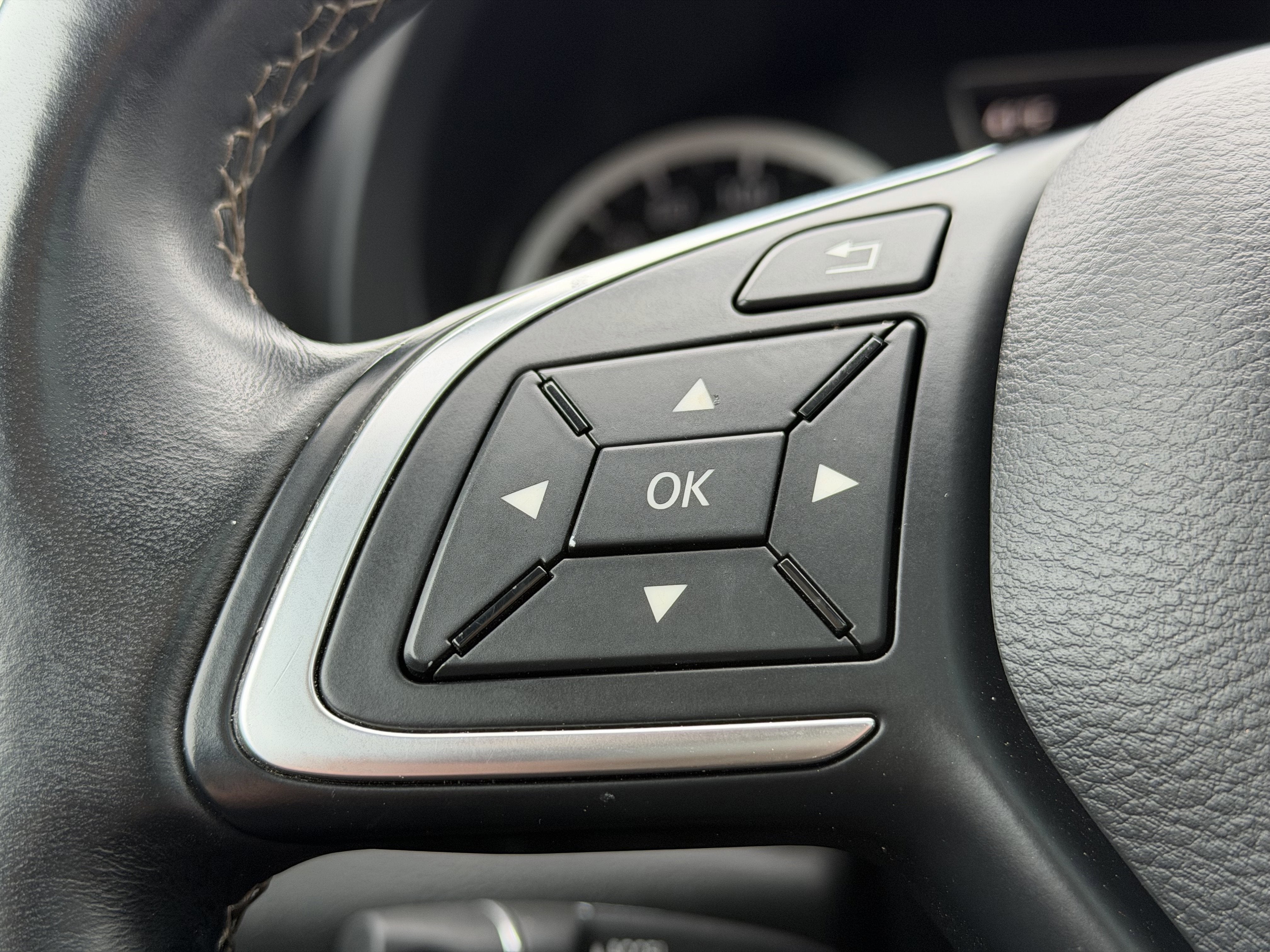 2019 INFINITI QX30 ESSENTIAL