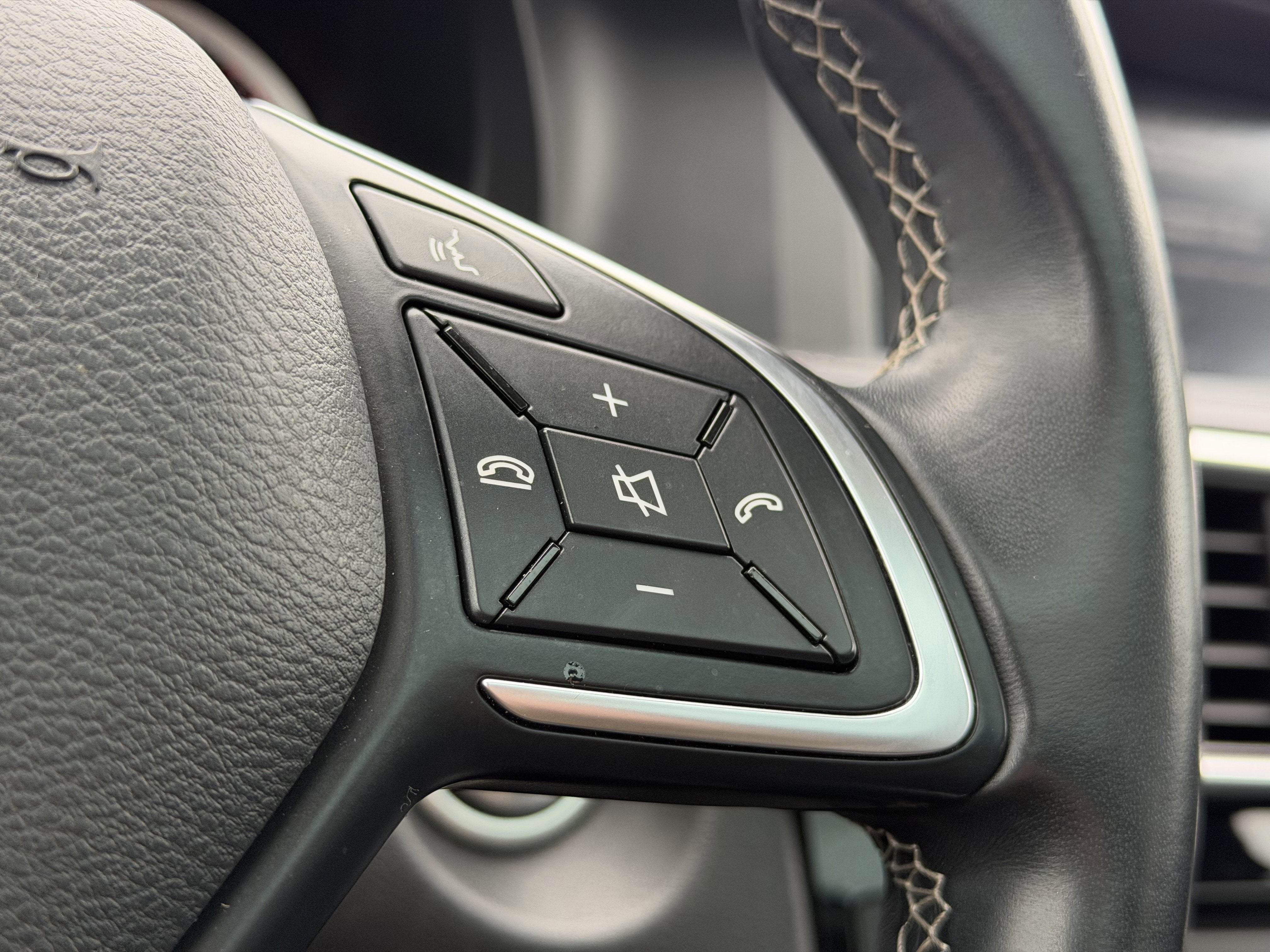 2019 INFINITI QX30 ESSENTIAL