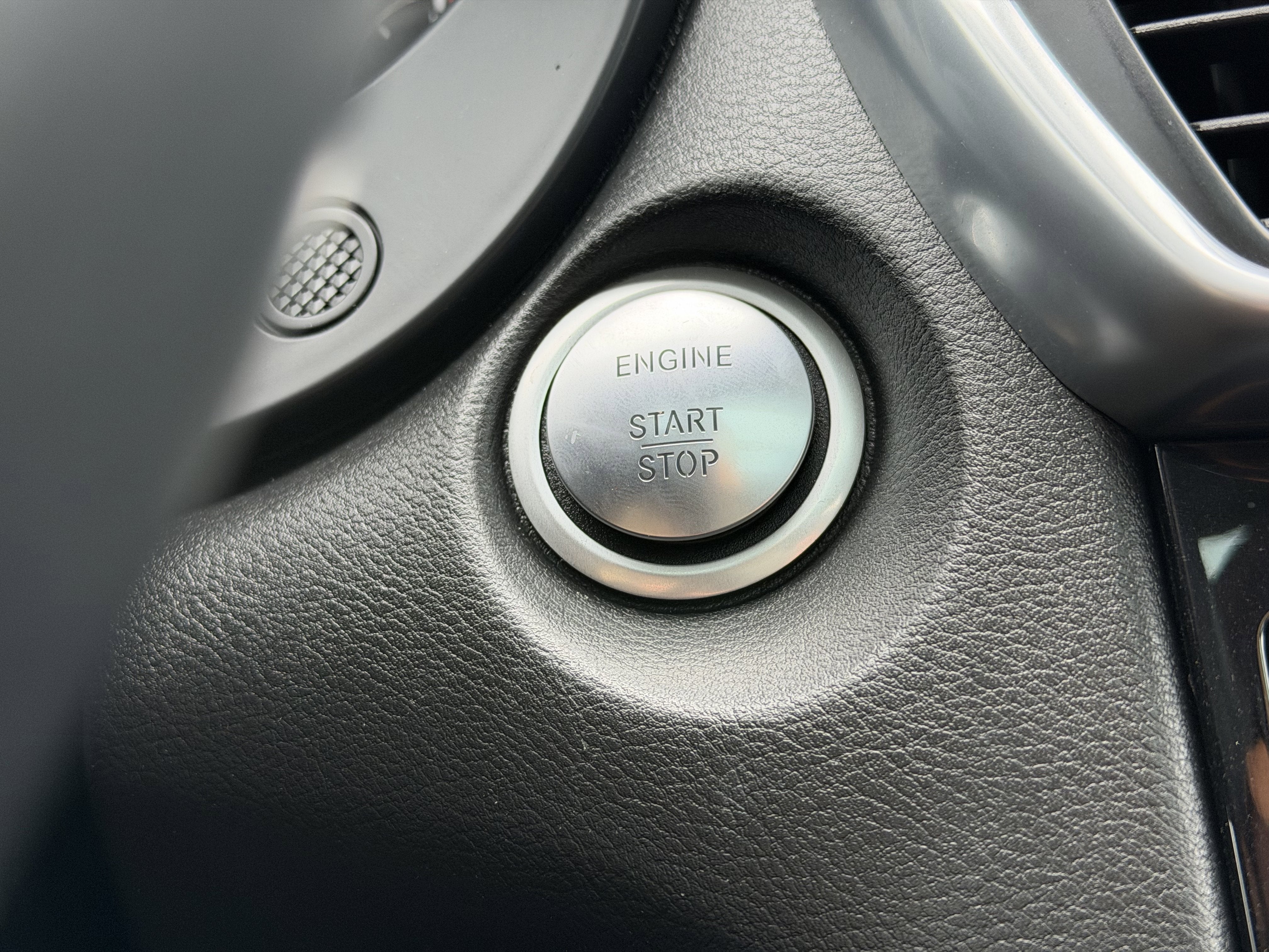 2019 INFINITI QX30 ESSENTIAL