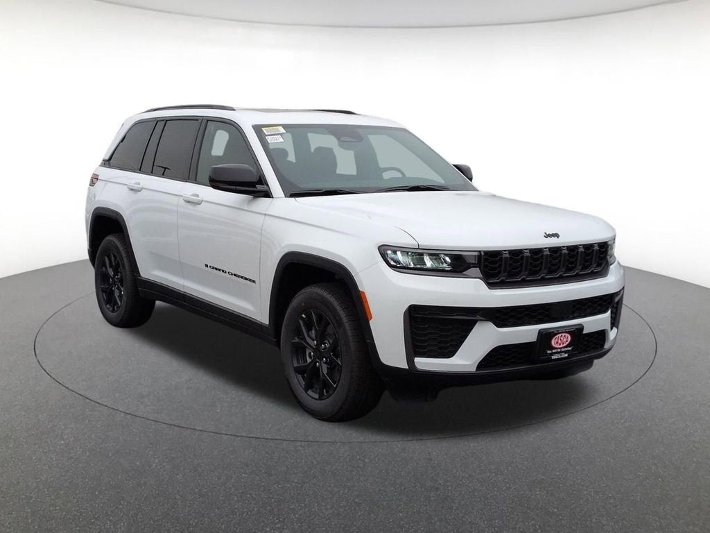 2026 Jeep Grand Cherokee Laredo Altitude