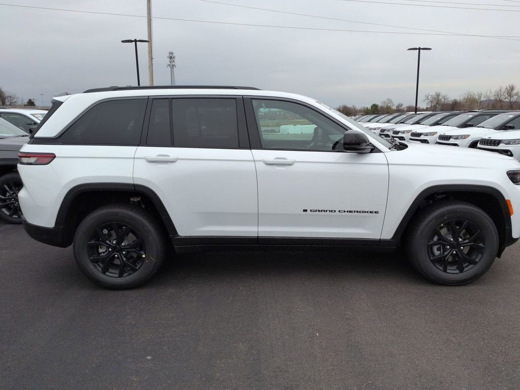 2026 Jeep Grand Cherokee Laredo Altitude