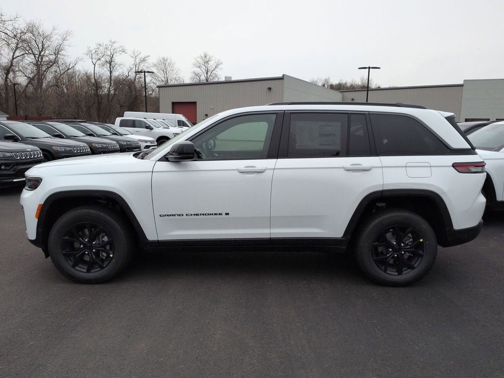 2026 Jeep Grand Cherokee Laredo Altitude
