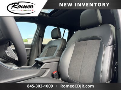 2027 Jeep Grand Cherokee Laredo Altitude