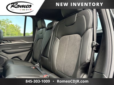 2027 Jeep Grand Cherokee Laredo Altitude