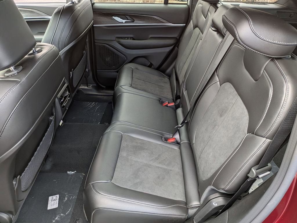 2026 Jeep Grand Cherokee Laredo Altitude