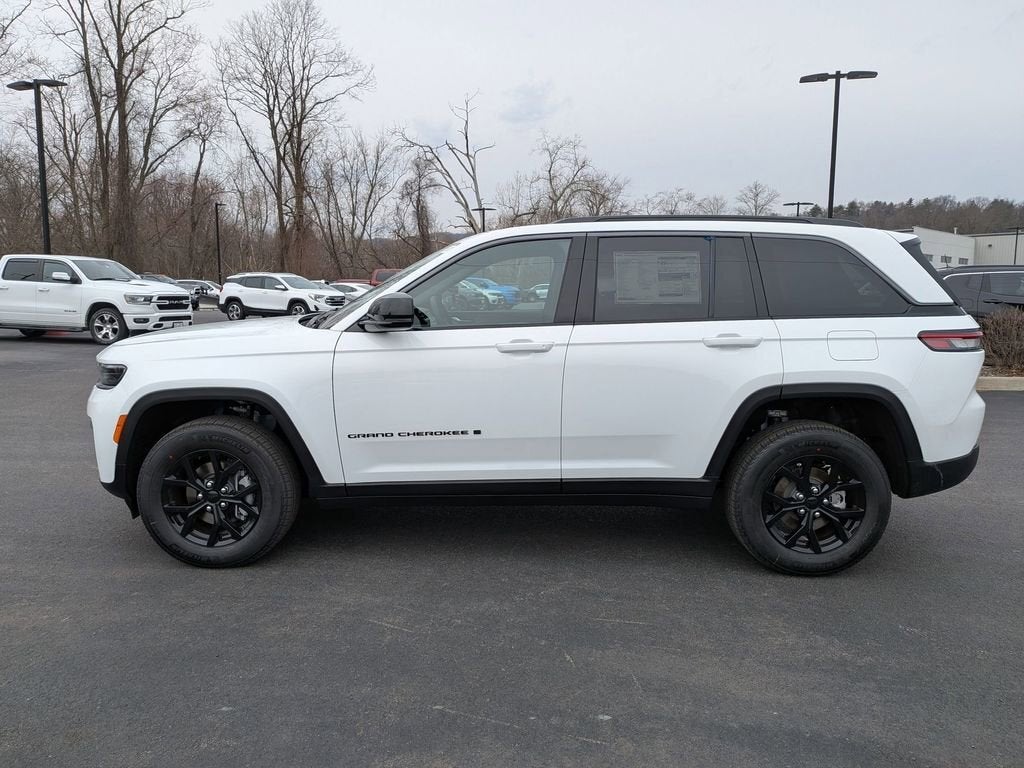 2026 Jeep Grand Cherokee Laredo Altitude