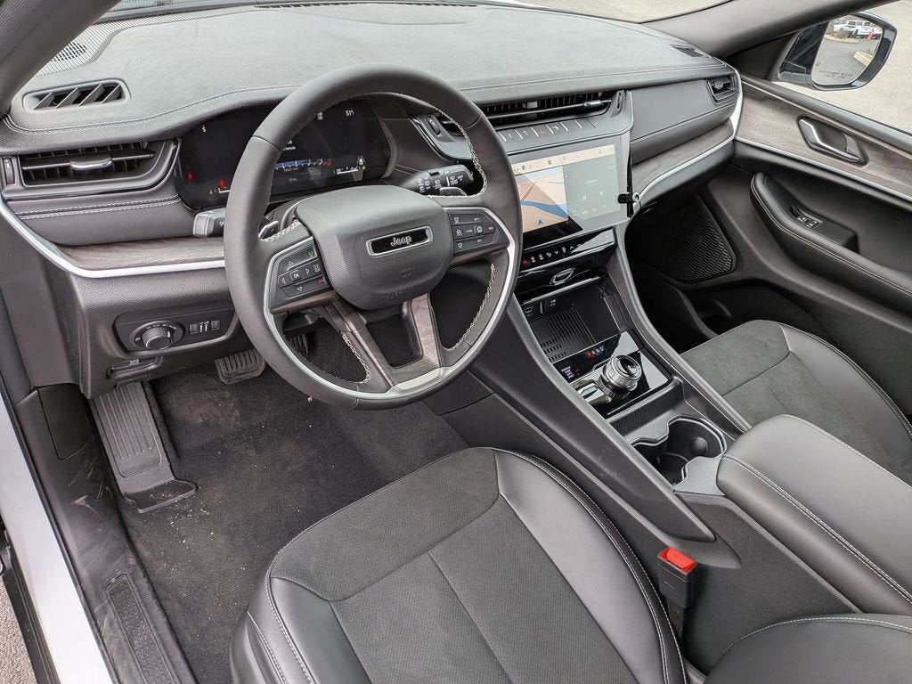 2026 Jeep Grand Cherokee Laredo Altitude