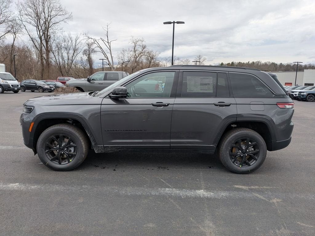2026 Jeep Grand Cherokee Laredo Altitude