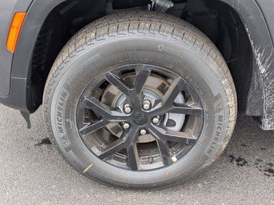 2026 Jeep Grand Cherokee Laredo Altitude