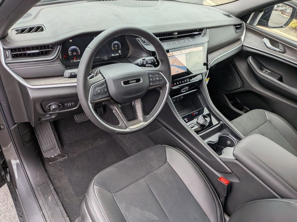 2026 Jeep Grand Cherokee Laredo Altitude