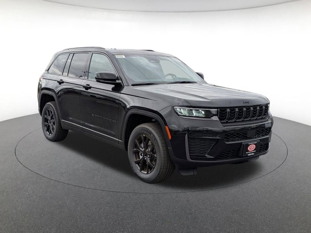 2026 Jeep Grand Cherokee Laredo Altitude