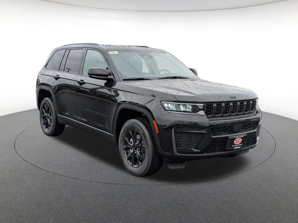 2026 Jeep Grand Cherokee Laredo Altitude