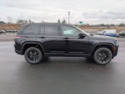 2026 Jeep Grand Cherokee Laredo Altitude