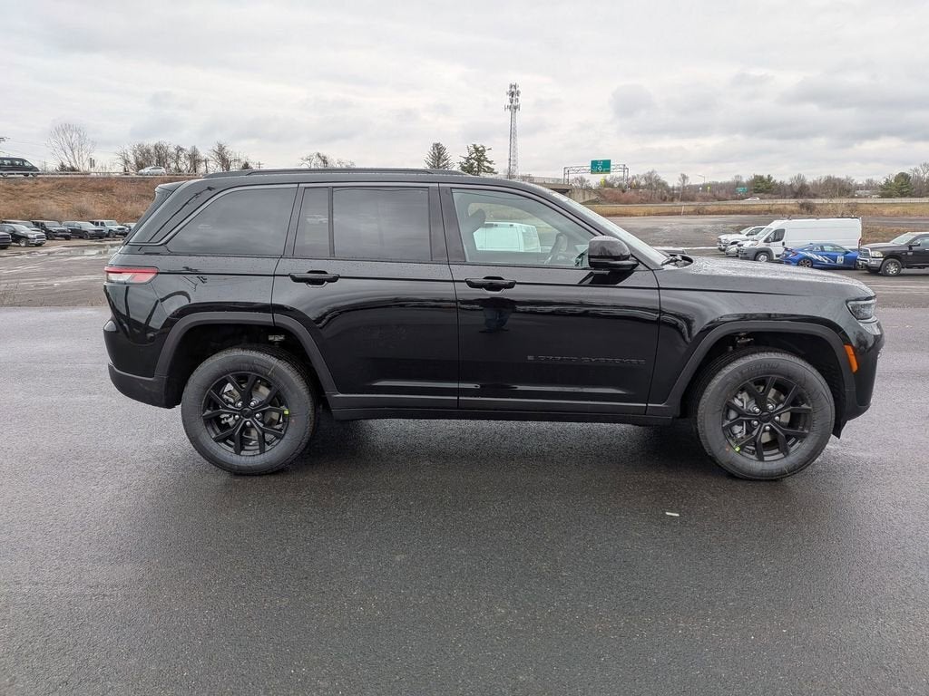 2026 Jeep Grand Cherokee Laredo Altitude