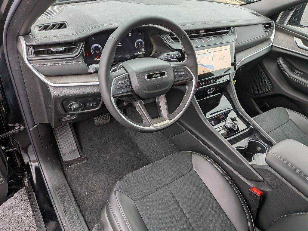 2026 Jeep Grand Cherokee Laredo Altitude