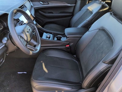 2026 Jeep Grand Cherokee Laredo Altitude