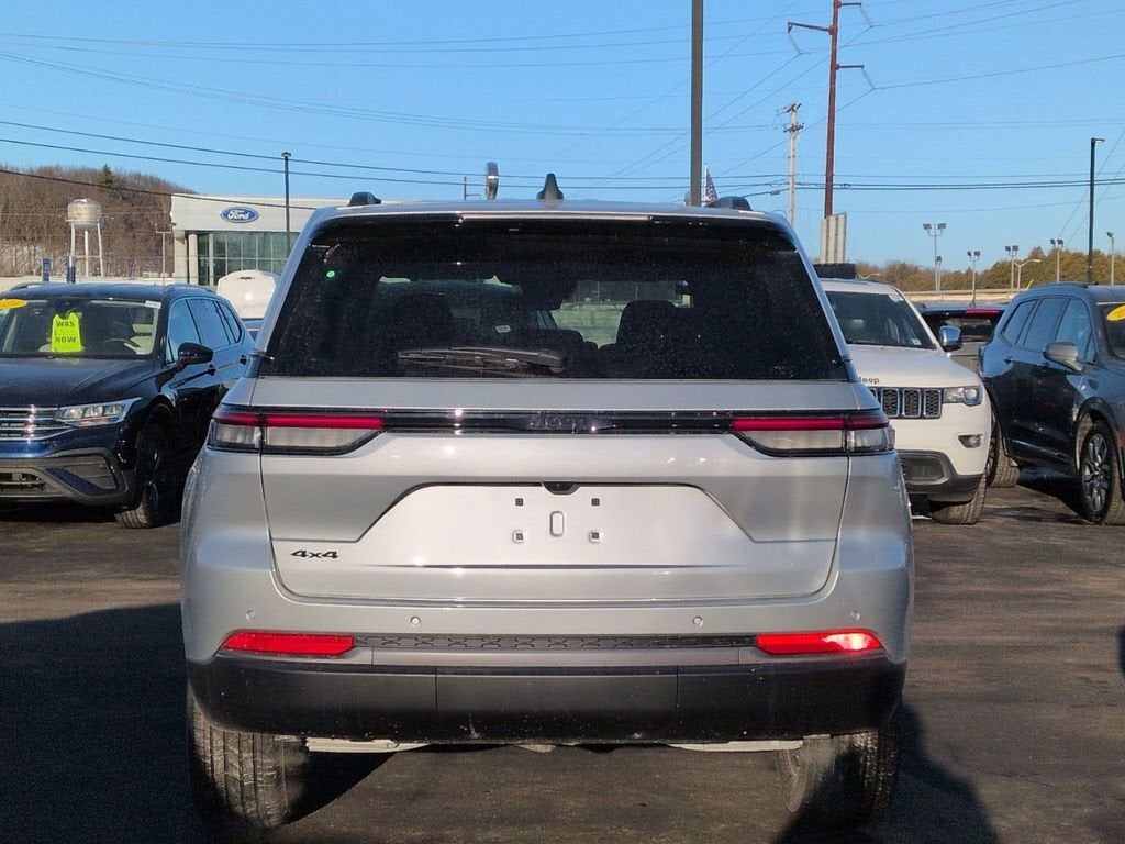 2026 Jeep Grand Cherokee Laredo Altitude