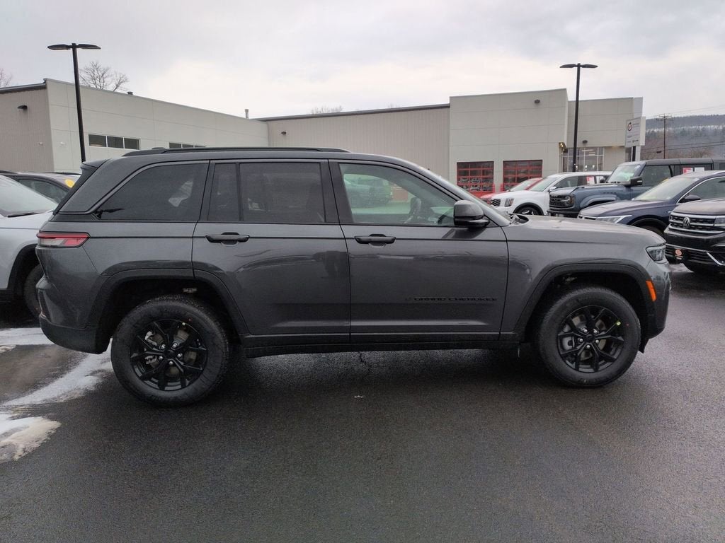 2026 Jeep Grand Cherokee Laredo Altitude