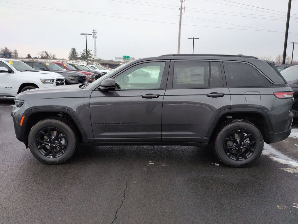 2026 Jeep Grand Cherokee Laredo Altitude