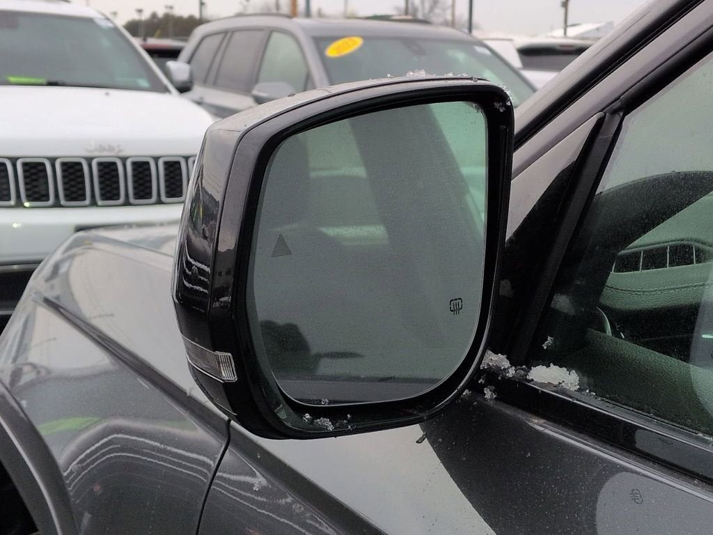 2026 Jeep Grand Cherokee Laredo Altitude