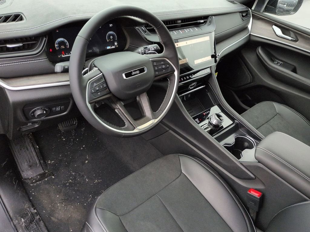 2026 Jeep Grand Cherokee Laredo Altitude